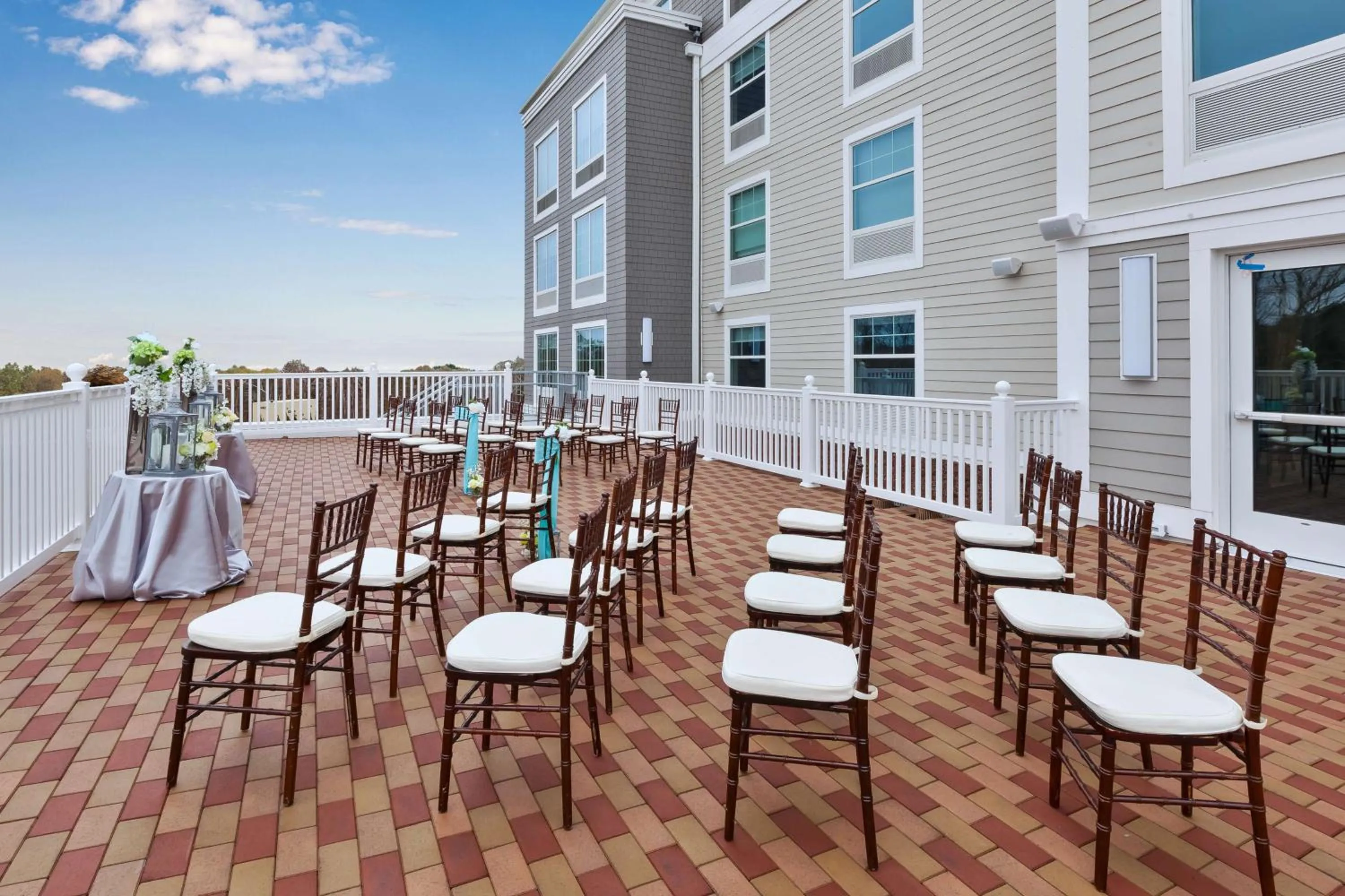 Patio in Hampton Inn Cape Cod Canal