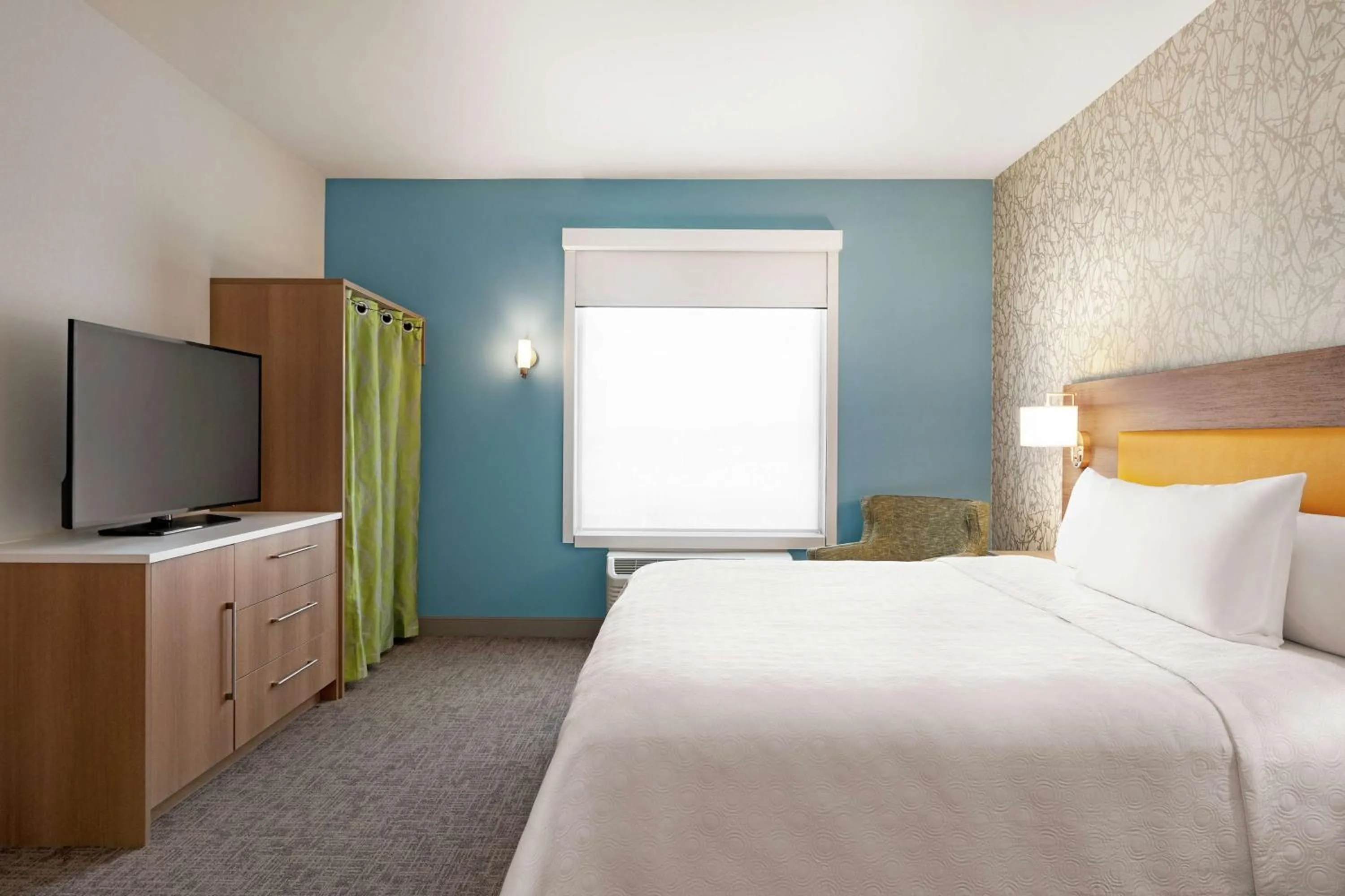 Bedroom, Bed in Home2 Suites By Hilton Harrisburg Hershey