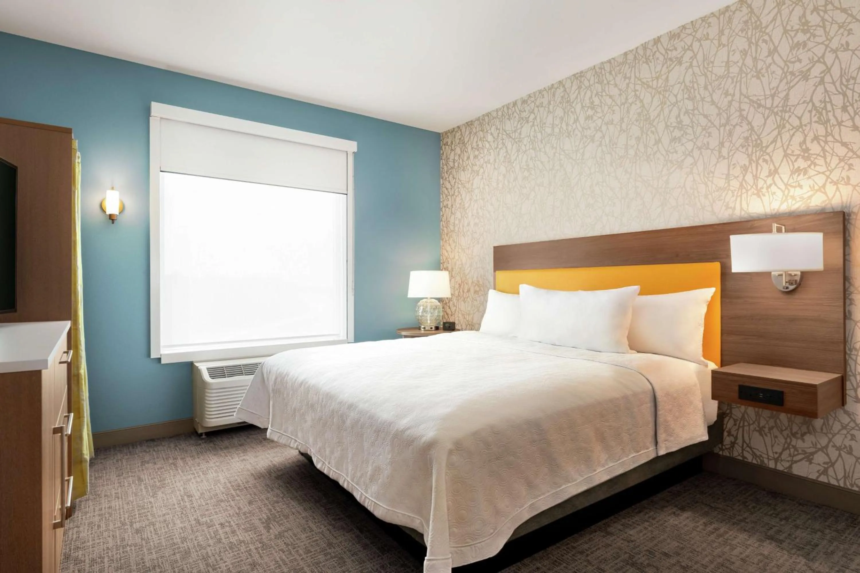 Bedroom, Bed in Home2 Suites By Hilton Harrisburg Hershey