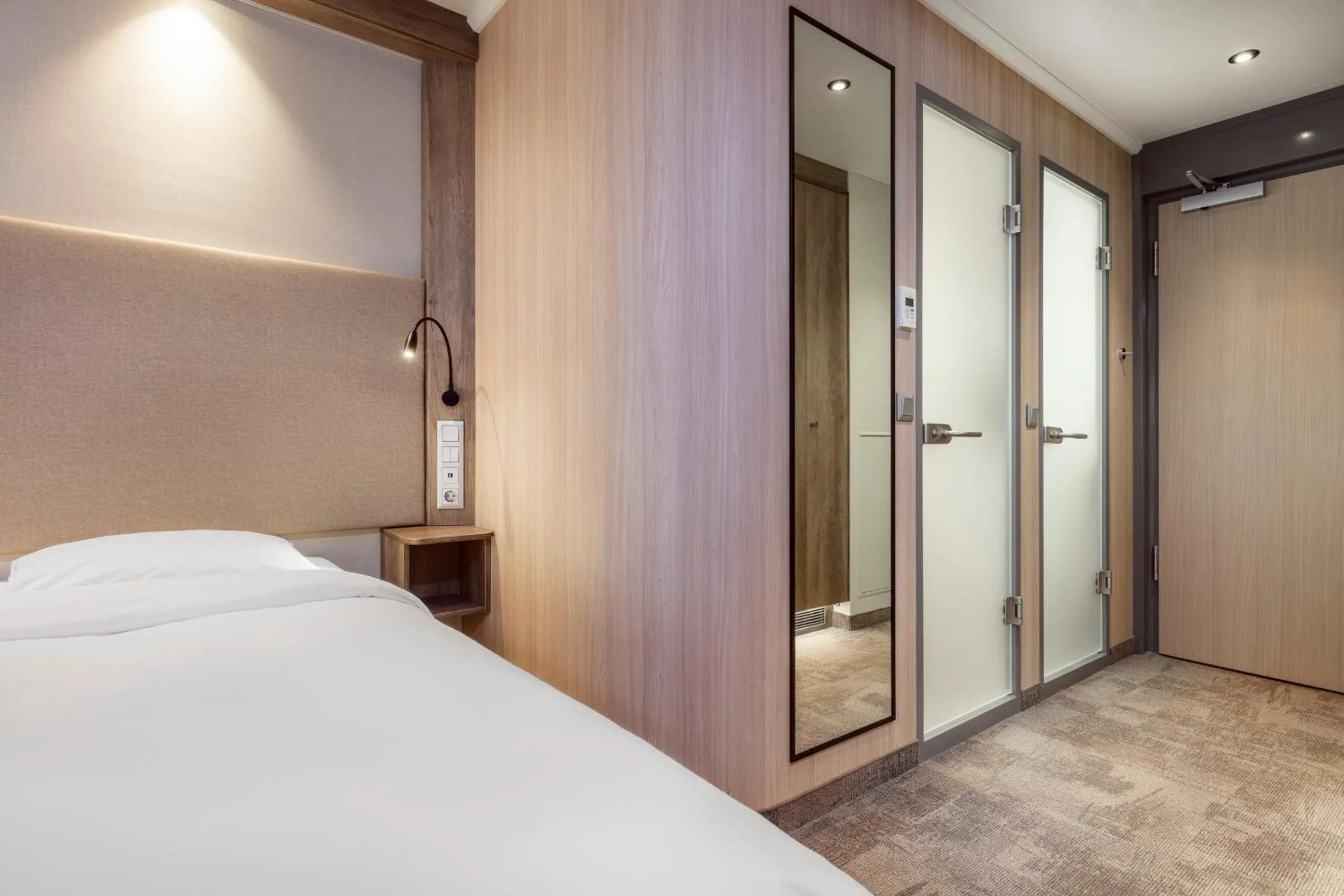 Toilet, Bed in Park Inn By Radisson Wismar