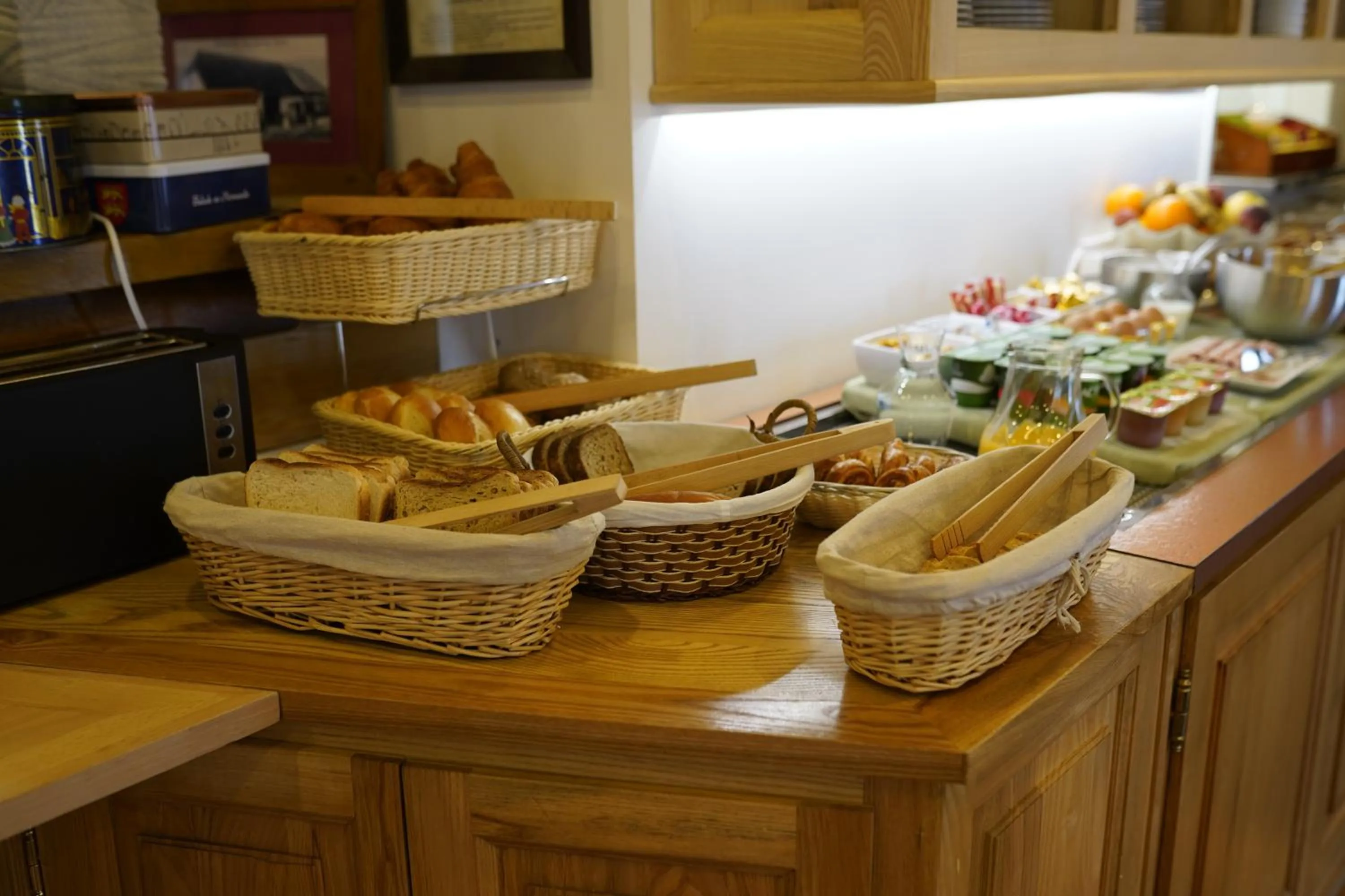 Buffet breakfast in A l'Arbre Vert