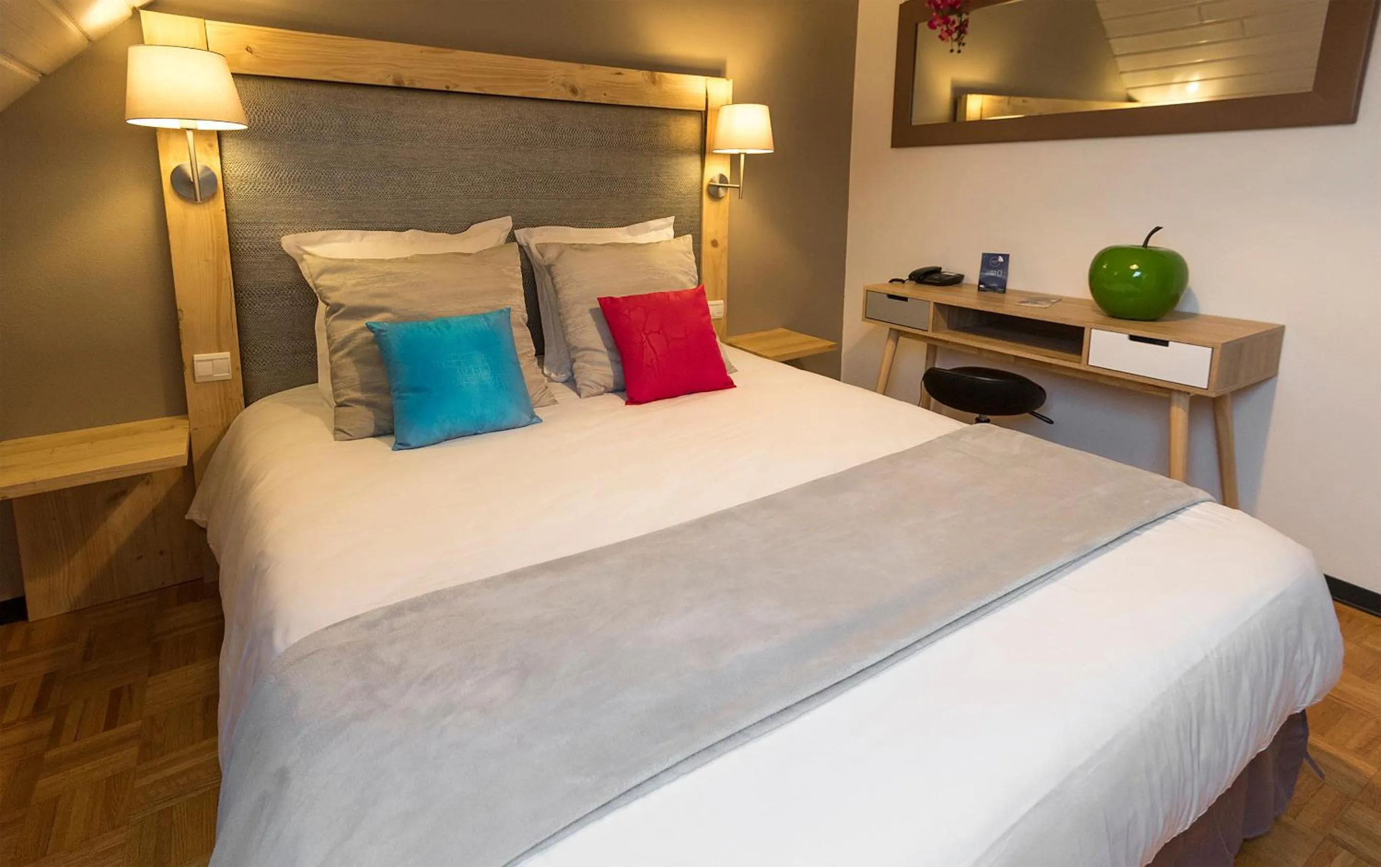 Photo of the whole room, Bed in A l'Arbre Vert