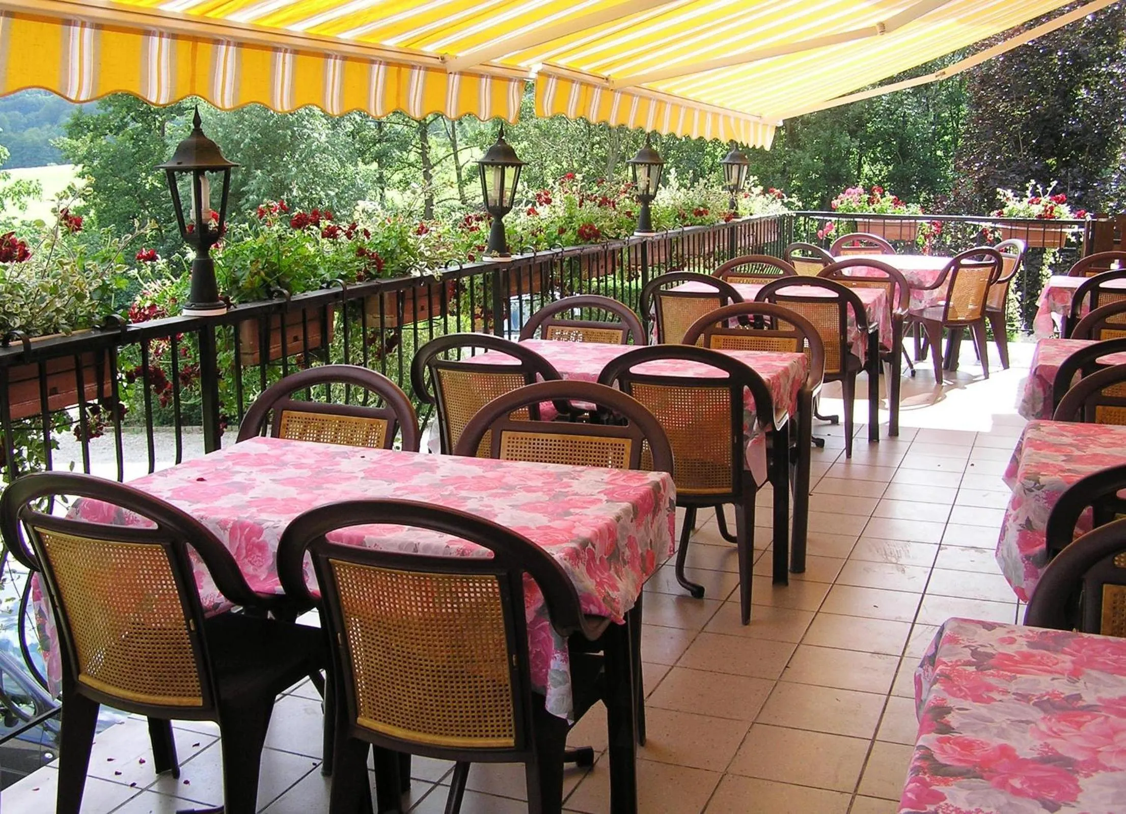 Restaurant/places to eat in A l'Arbre Vert