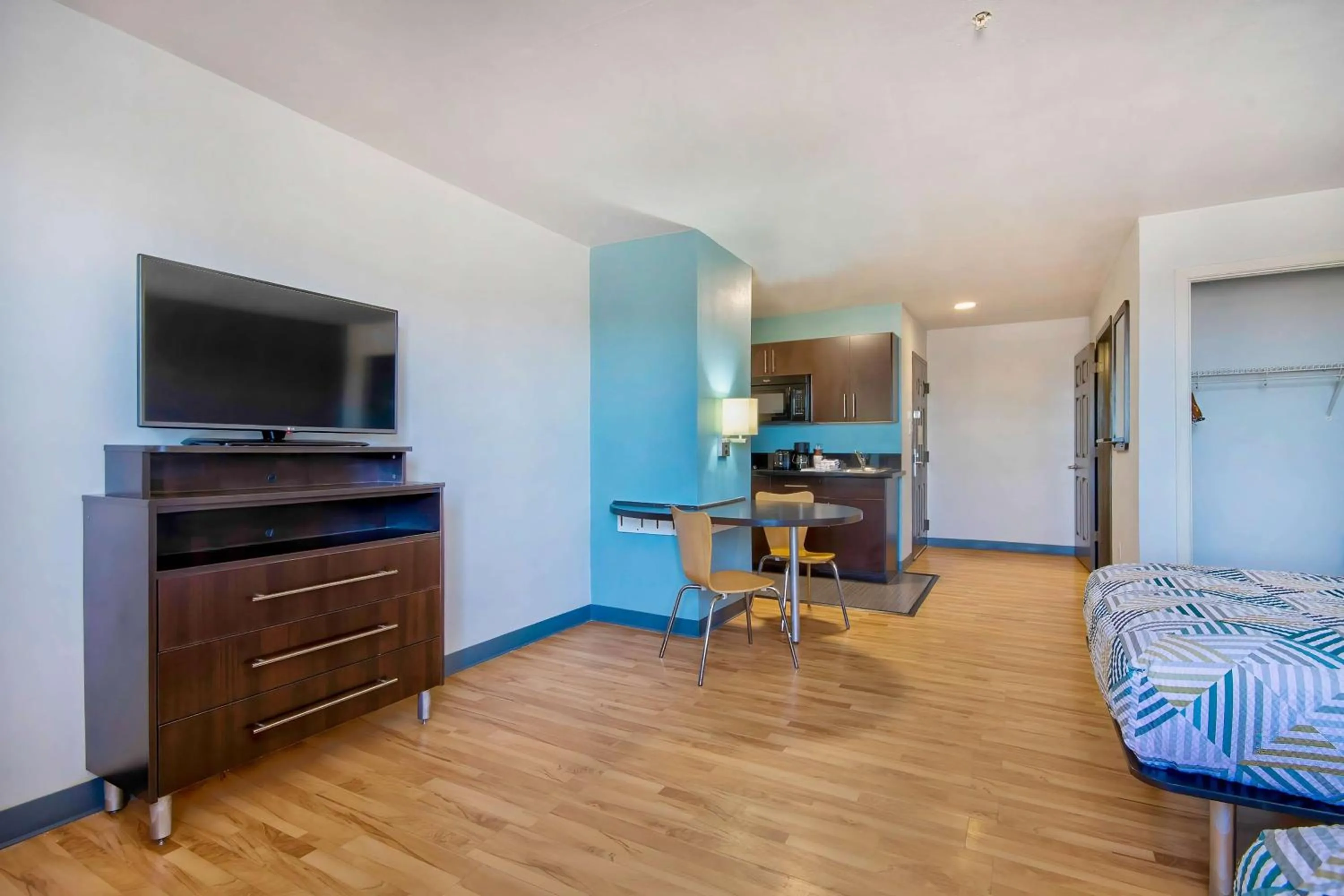 Bedroom in Studio 6-Port Arthur, TX - SE