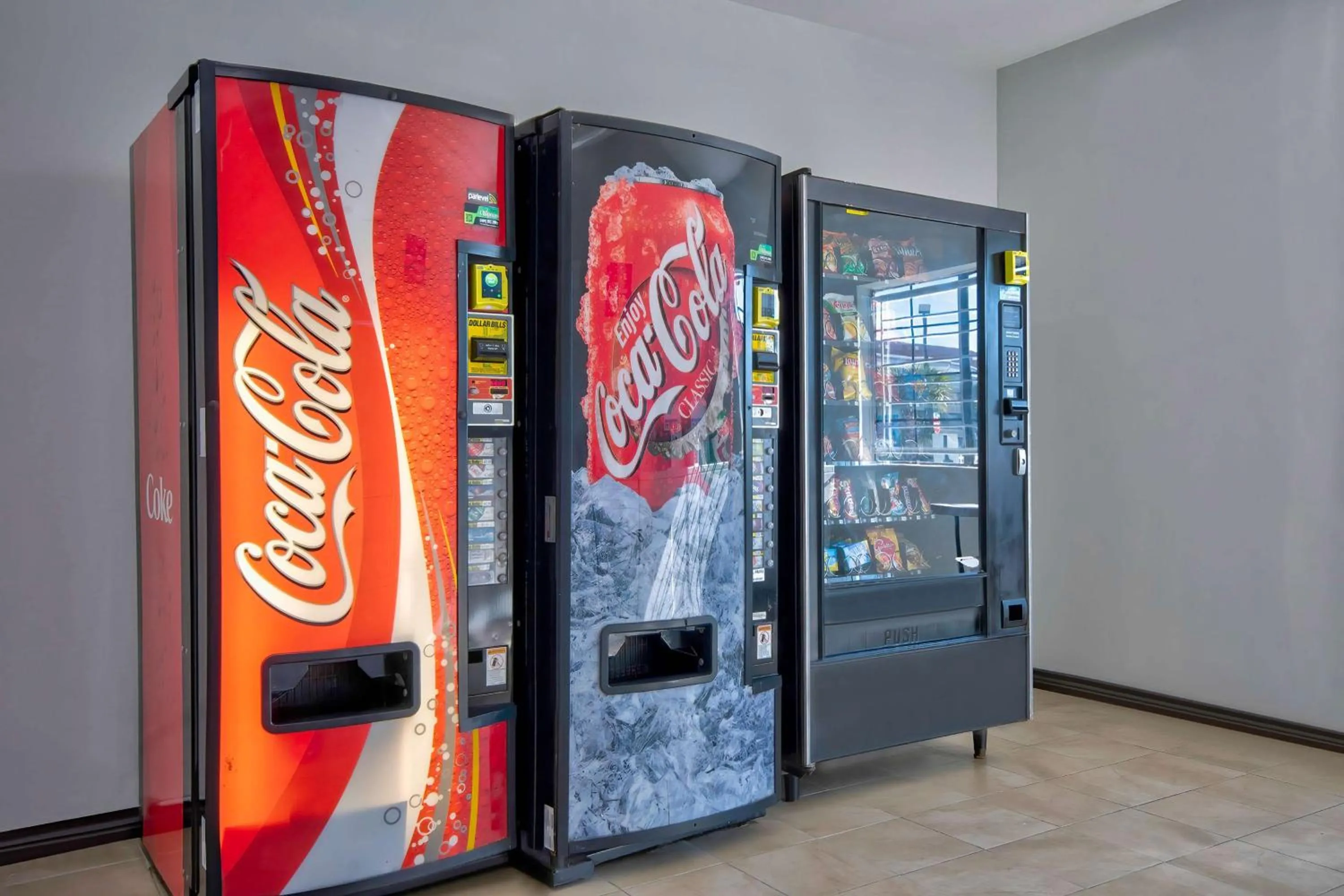 Photo of the whole room in Studio 6-Port Arthur, TX - SE