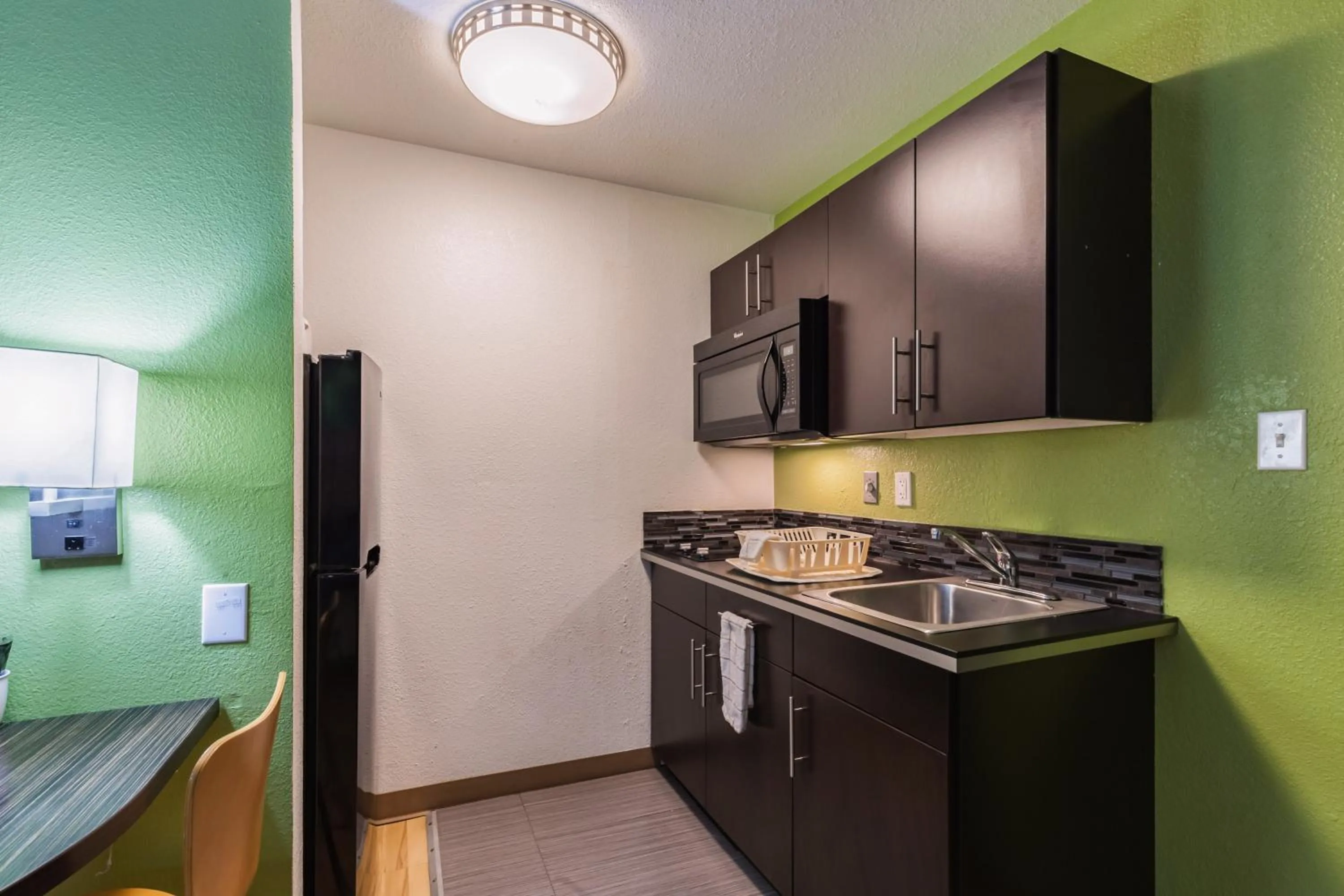 Kitchen or kitchenette in Studio 6-Port Arthur, TX - SE