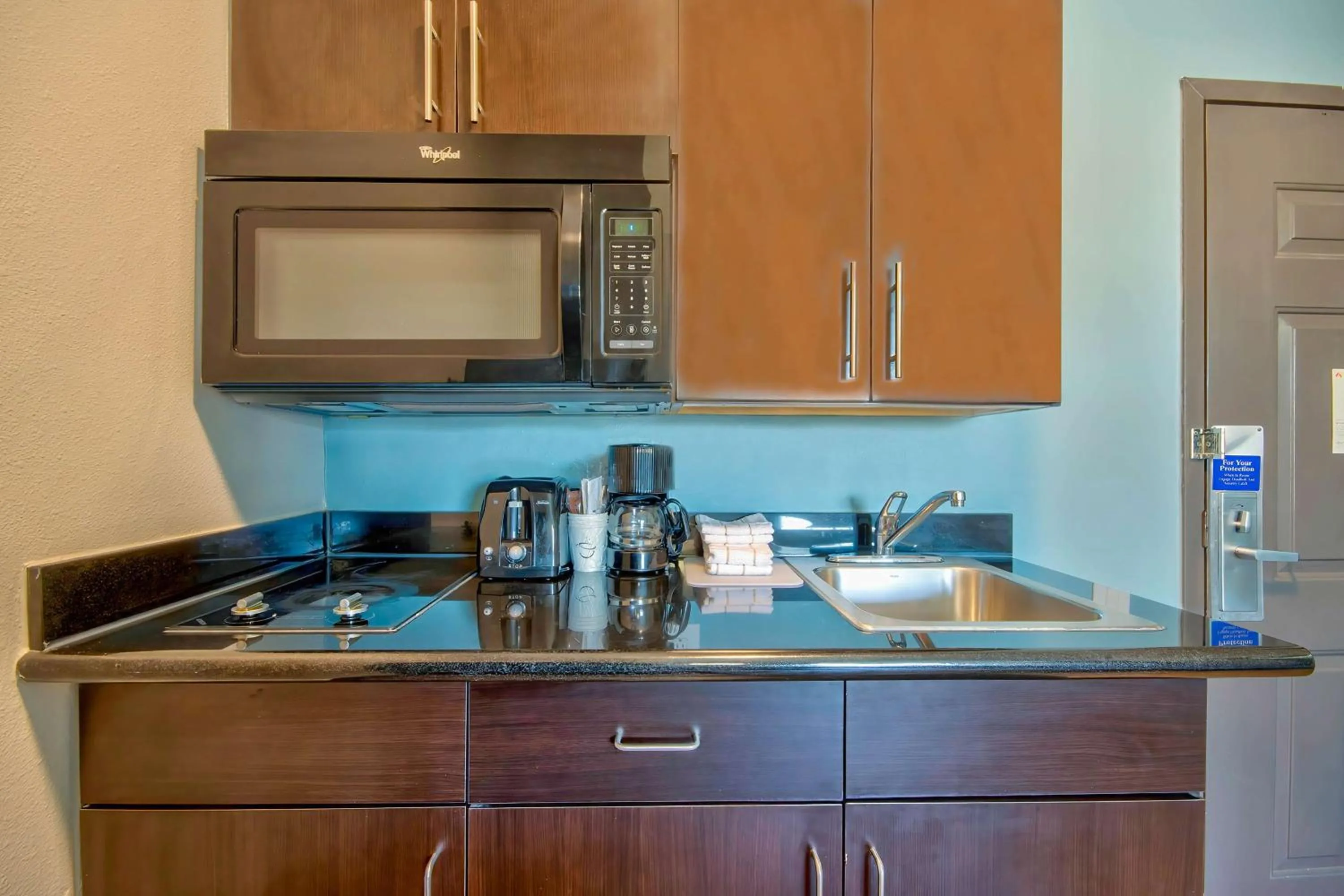 Photo of the whole room in Studio 6-Port Arthur, TX - SE