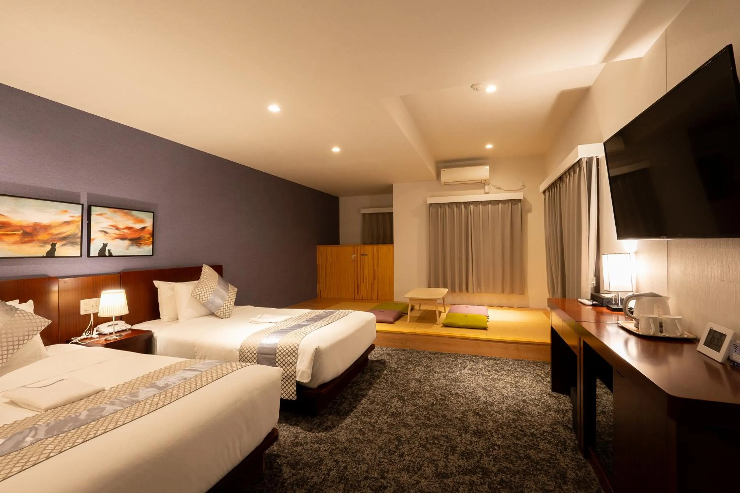 Living room, Bed in Hotel Tokyo Trip Ueno Nishi Nippori