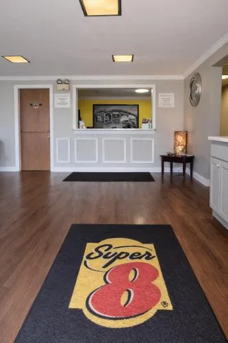 Super 8 by Wyndham Lewiston