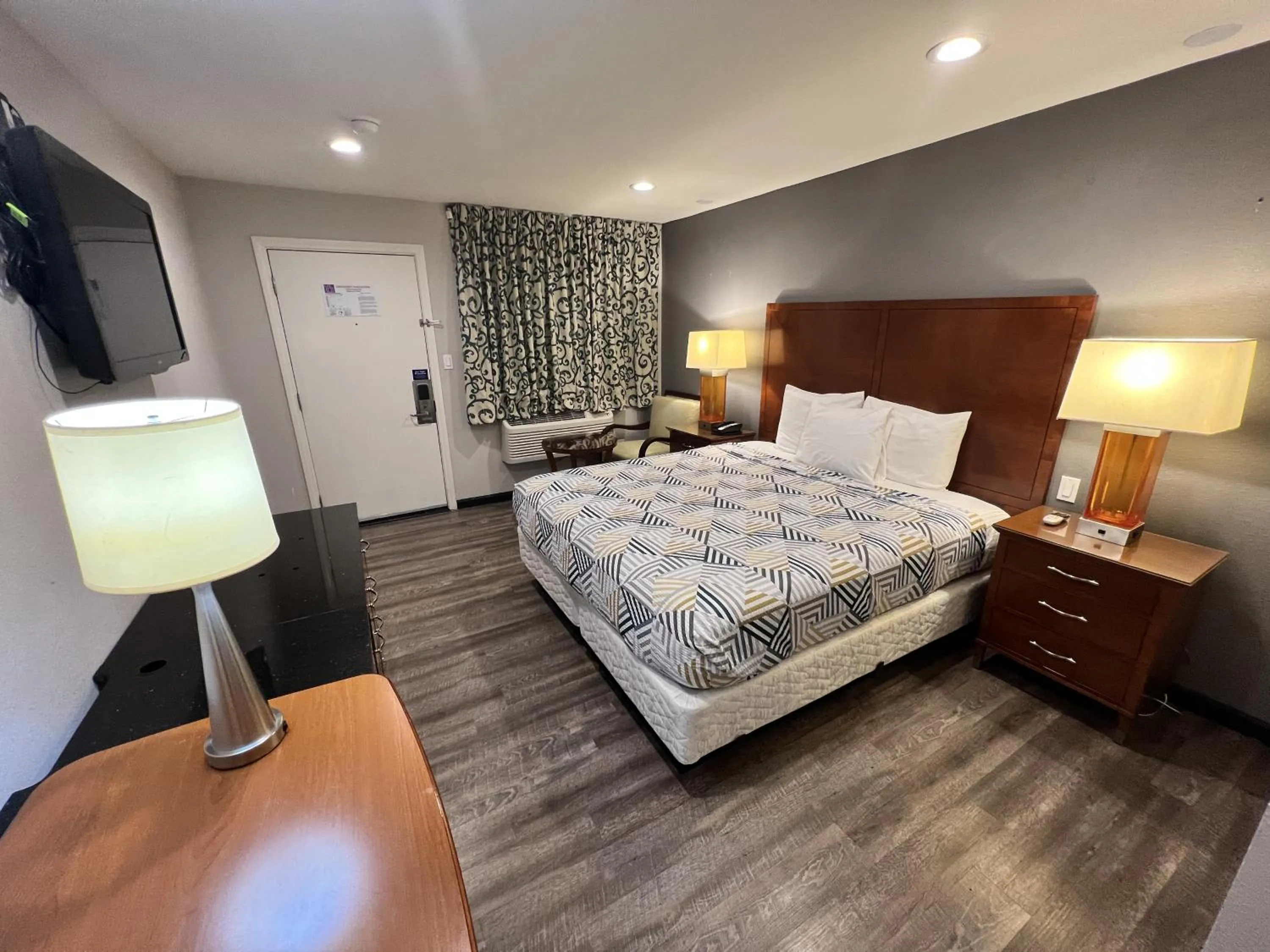 Bed in Motel 6 Ridgecrest, CA China Lake