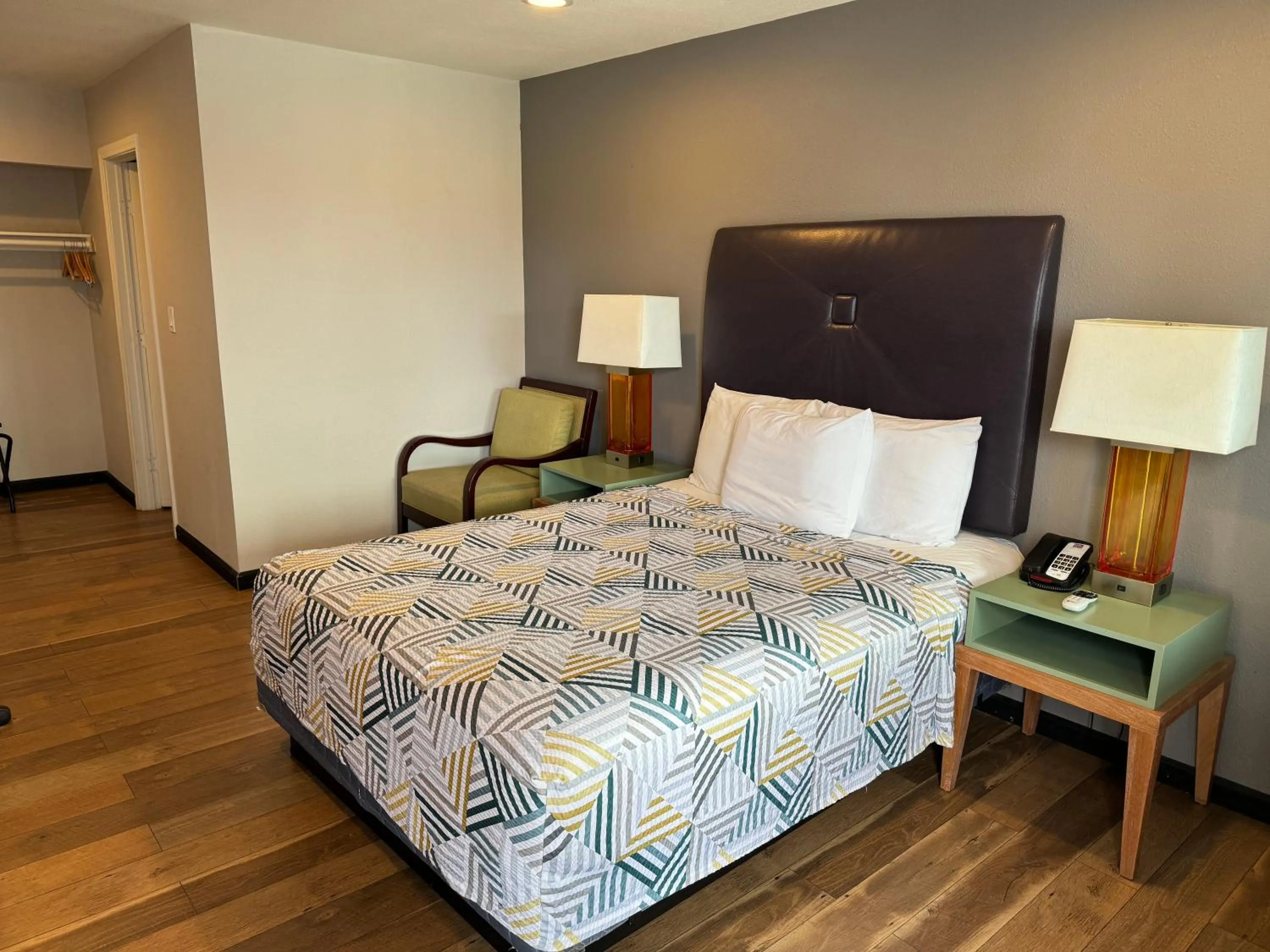 Bedroom, Bed in Motel 6 Ridgecrest, CA China Lake