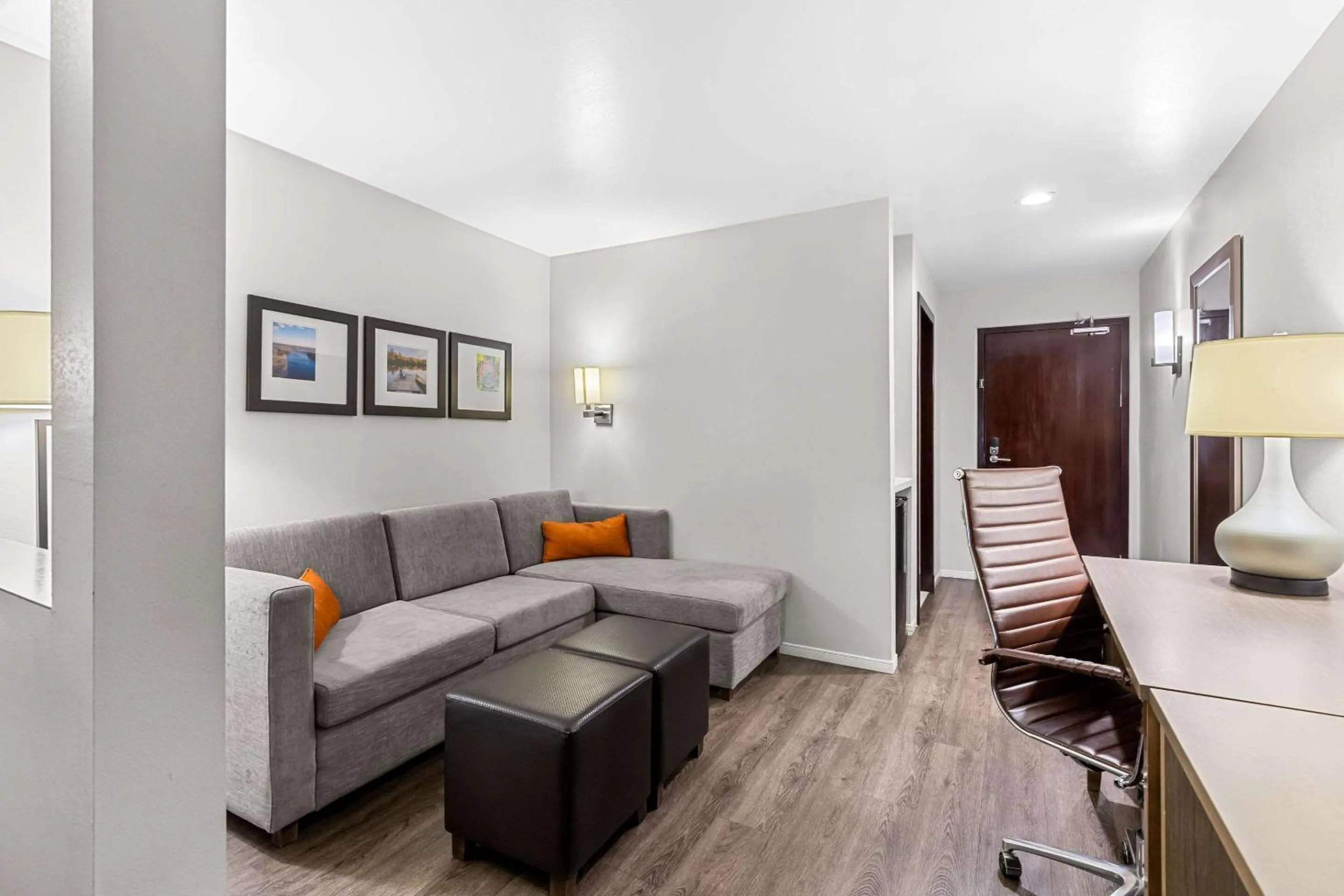 Bedroom in Comfort Suites Columbia I-65