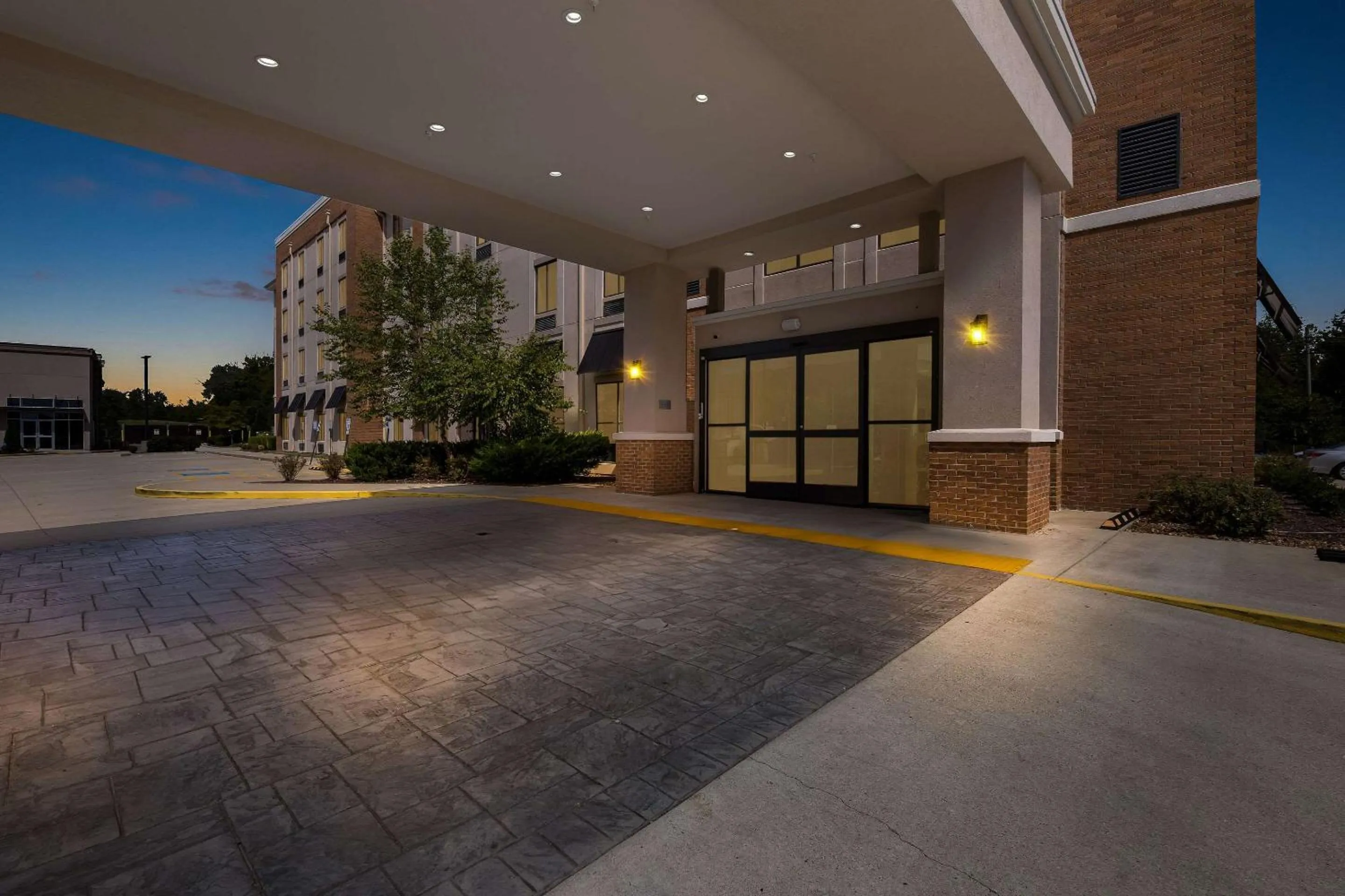 Property building in Comfort Suites Columbia I-65