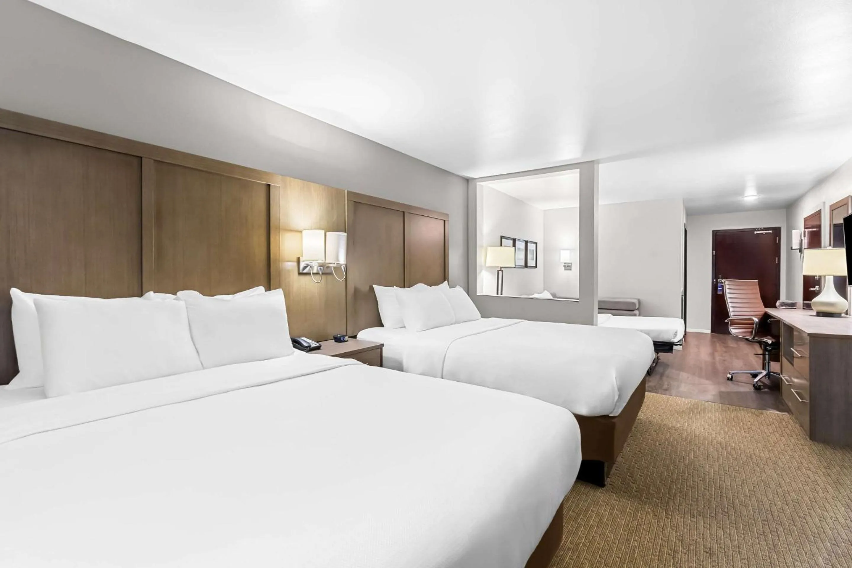 Bedroom, Bed in Comfort Suites Columbia I-65