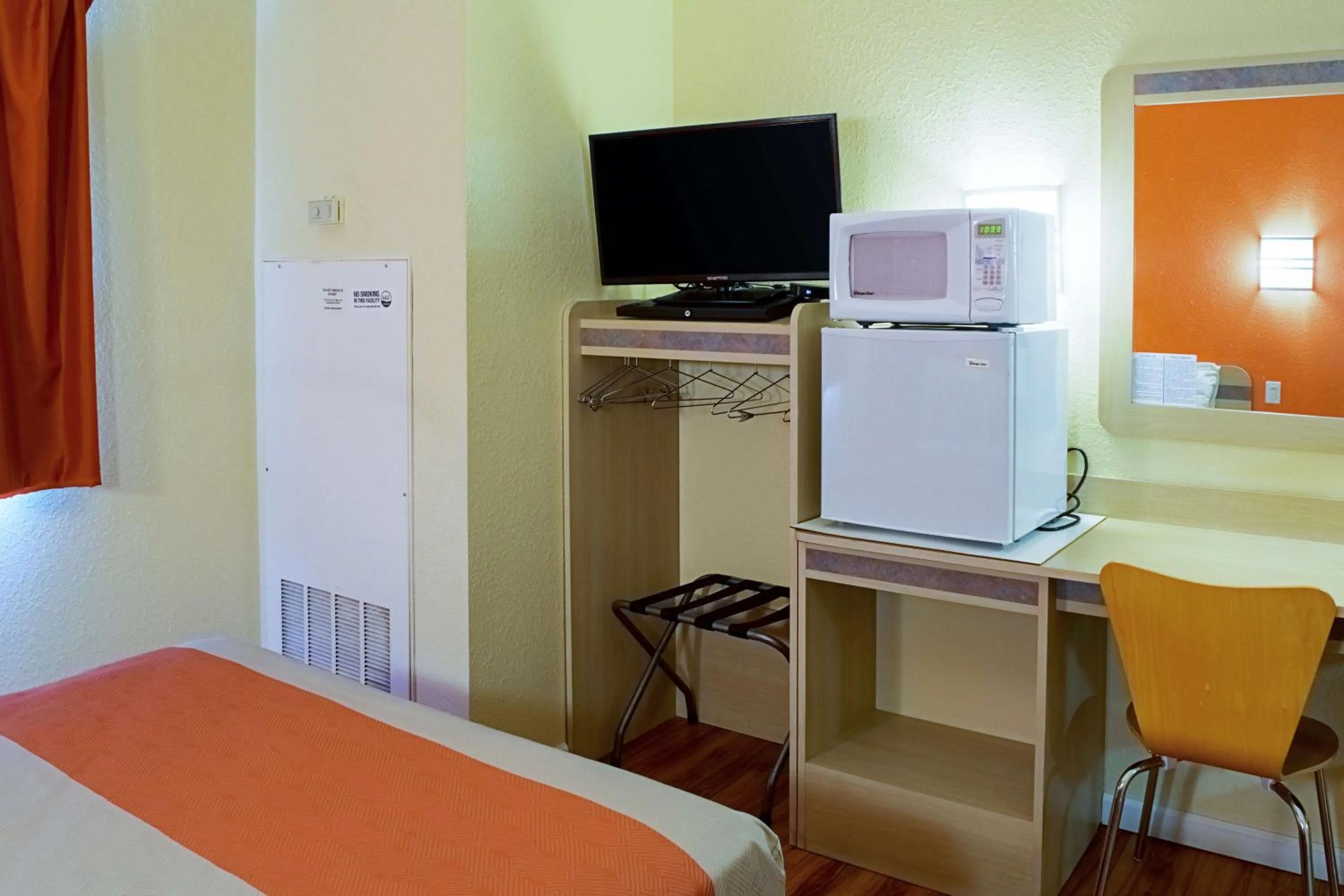 Photo of the whole room, Bed in Motel 6-Seymour, IN - North