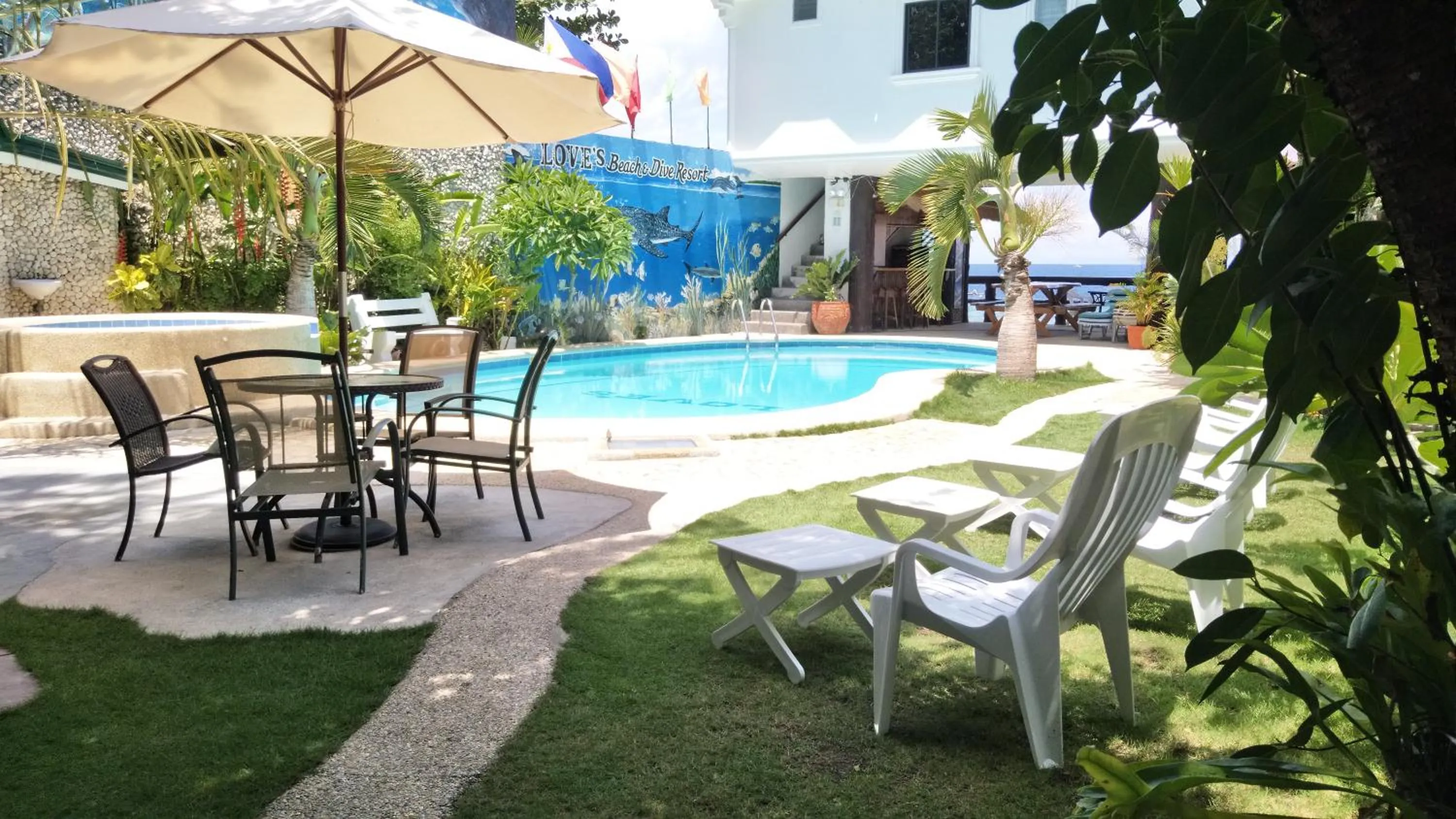Swimming pool in Love's Beach & Dive Resort