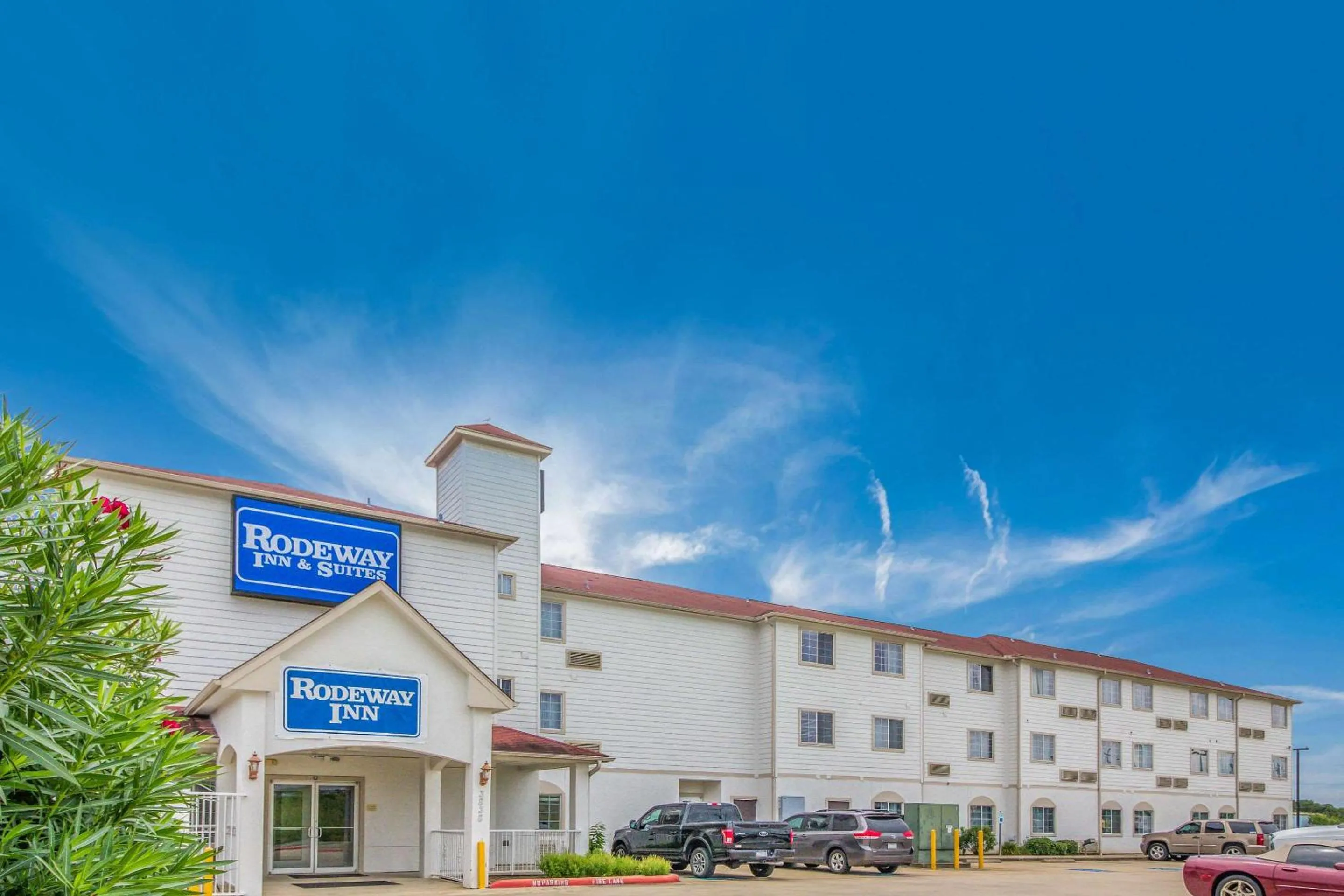 Property building in Rodeway Inn & Suites Port Arthur - Groves