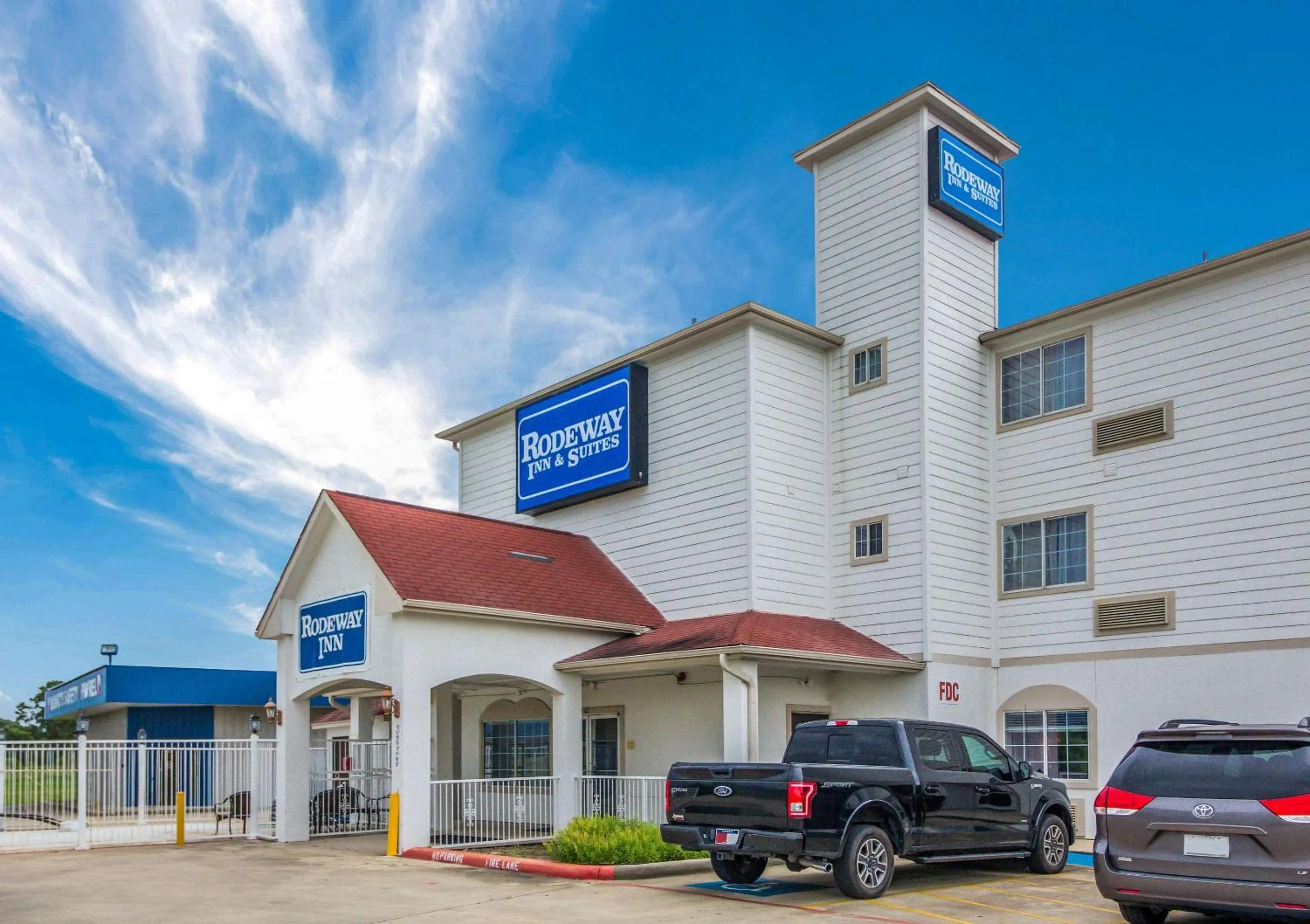 Property building in Rodeway Inn & Suites Port Arthur - Groves