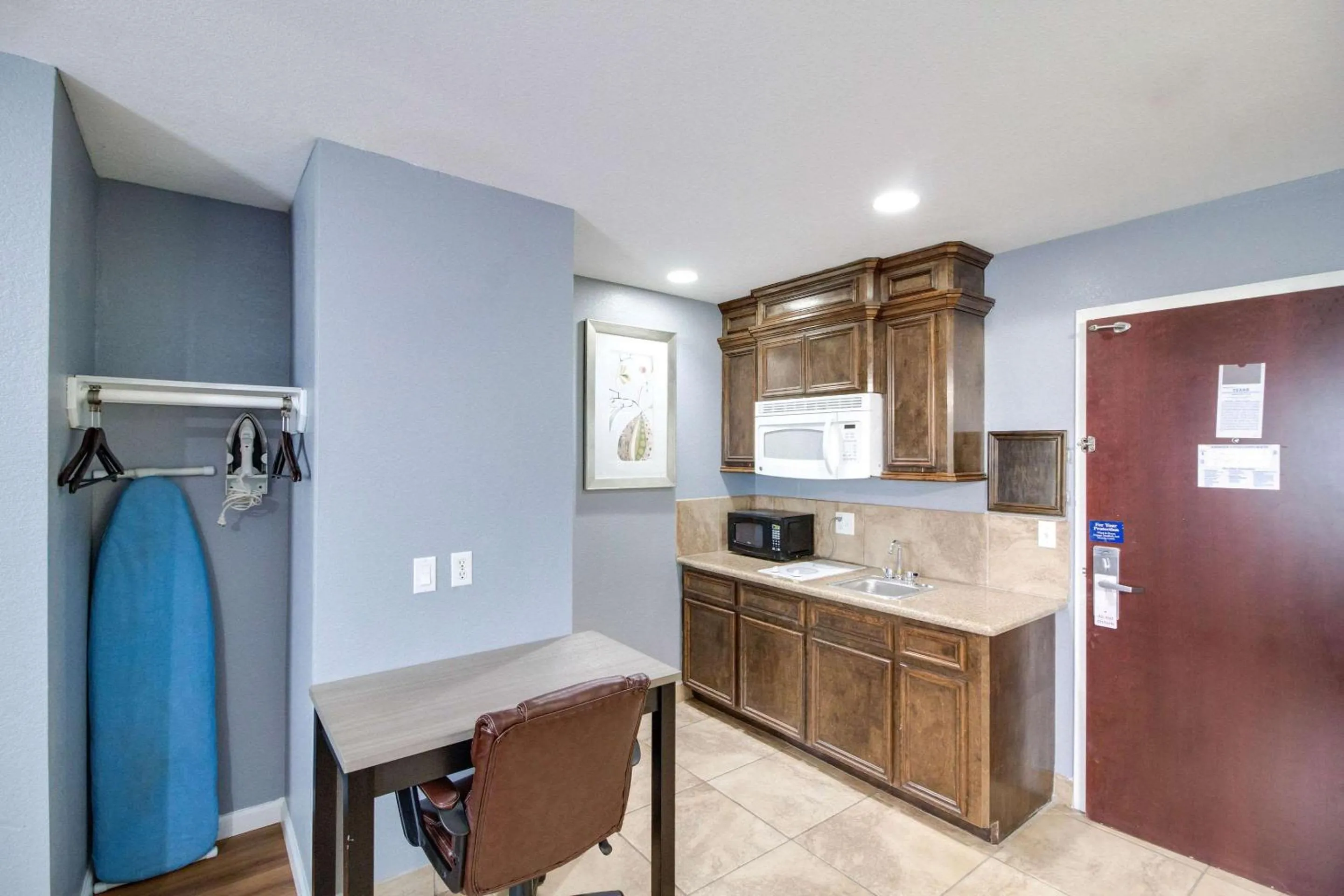 Bedroom in Rodeway Inn & Suites Port Arthur - Groves