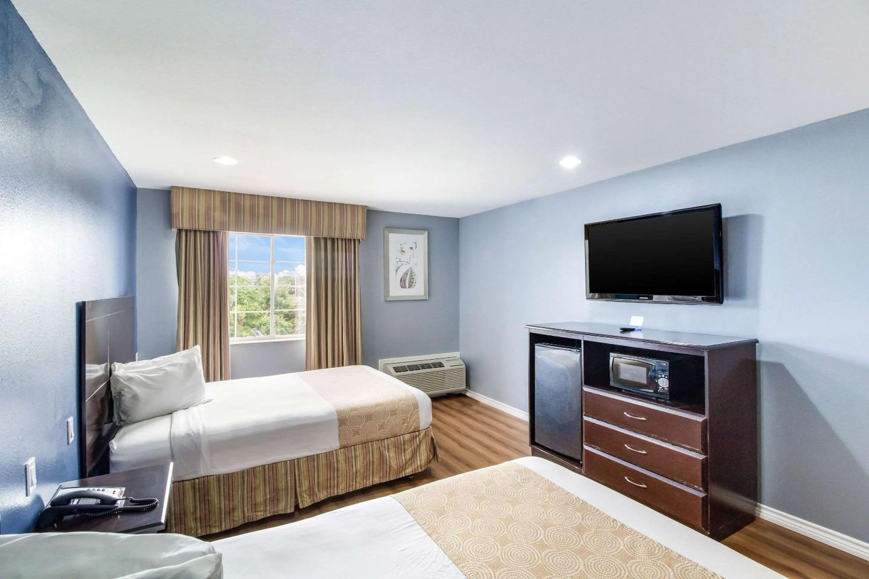 Bedroom in Rodeway Inn & Suites Port Arthur - Groves