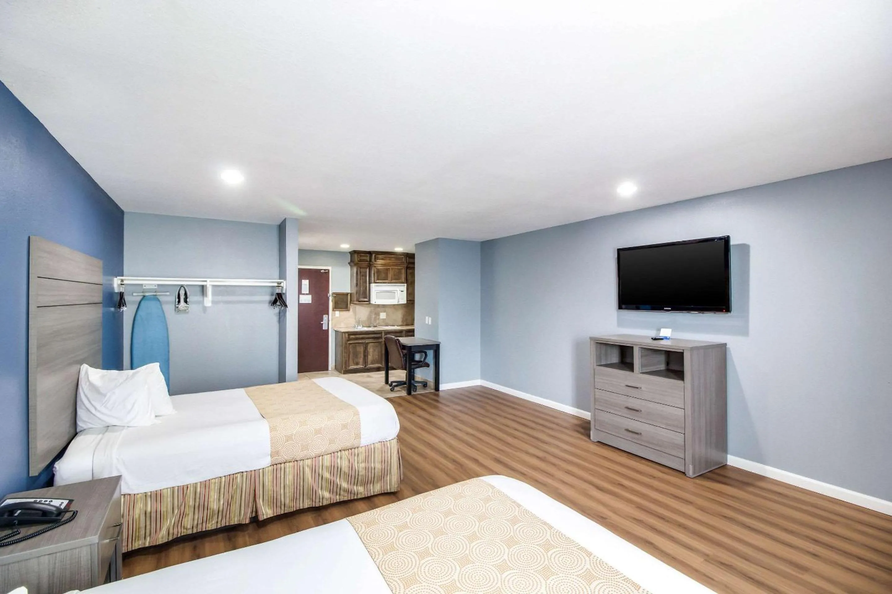 Bedroom in Rodeway Inn & Suites Port Arthur - Groves