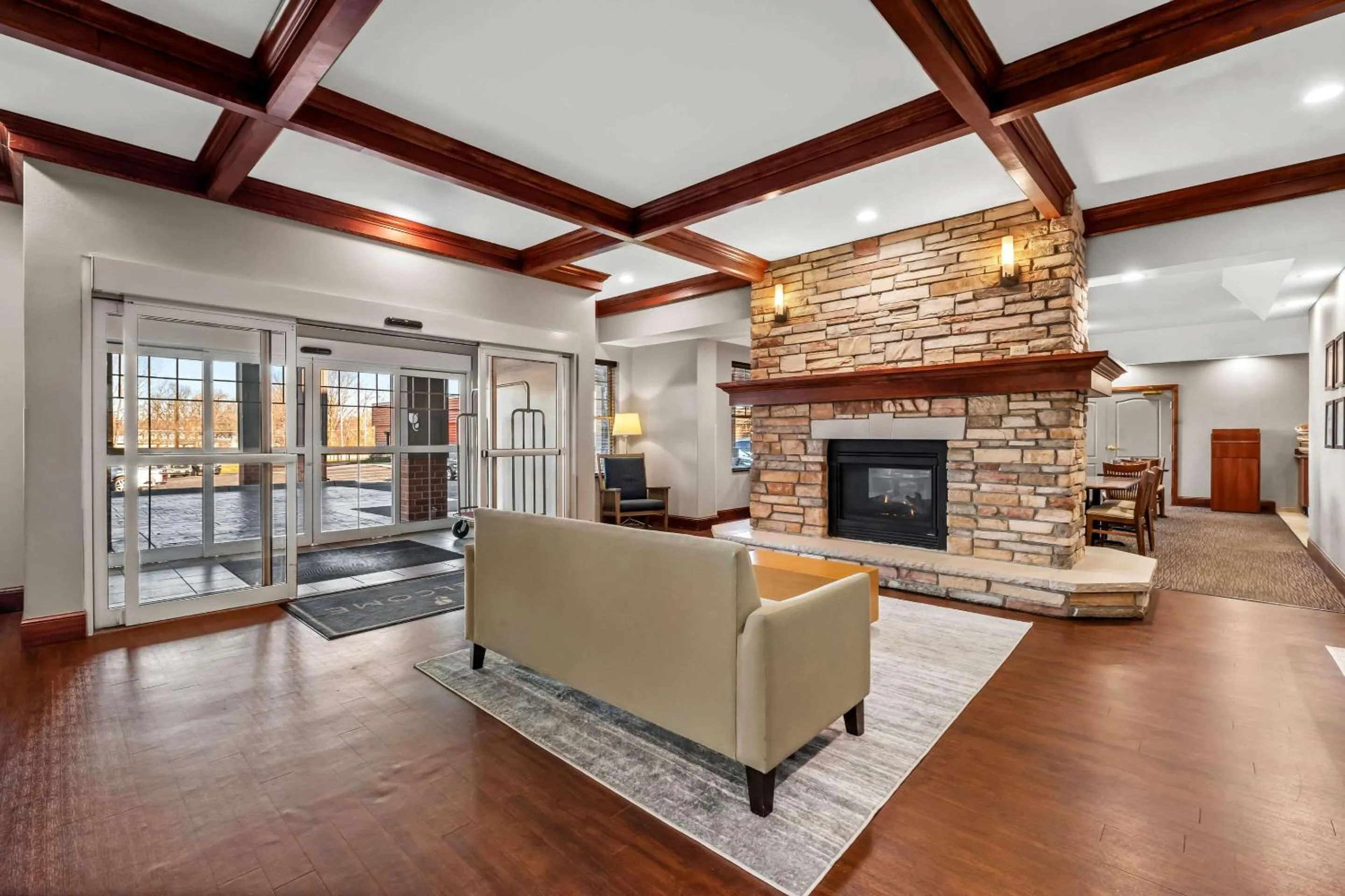 Lobby or reception in Country Inn & Suites by Radisson, Red Wing, MN