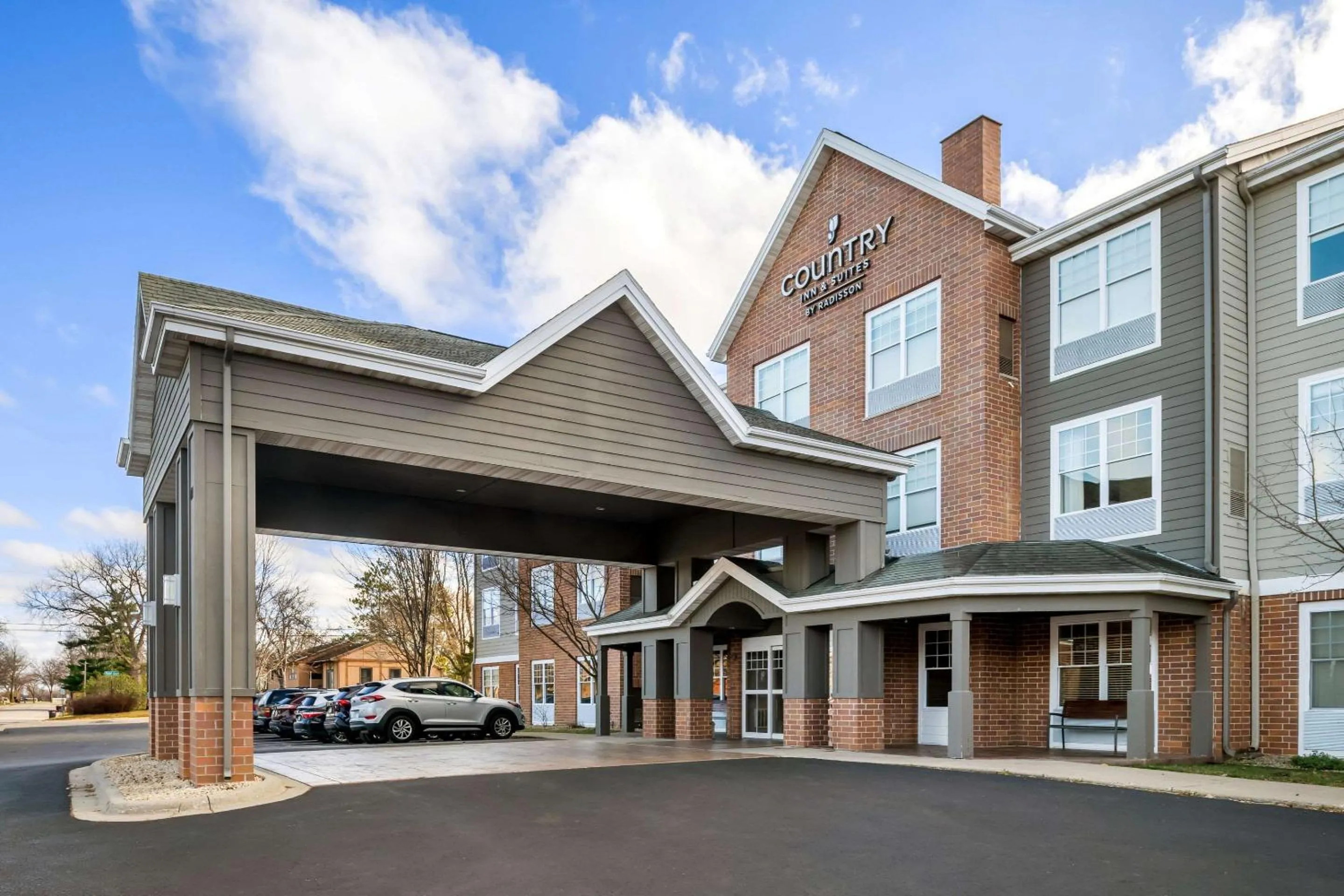 Property building in Country Inn & Suites by Radisson, Red Wing, MN