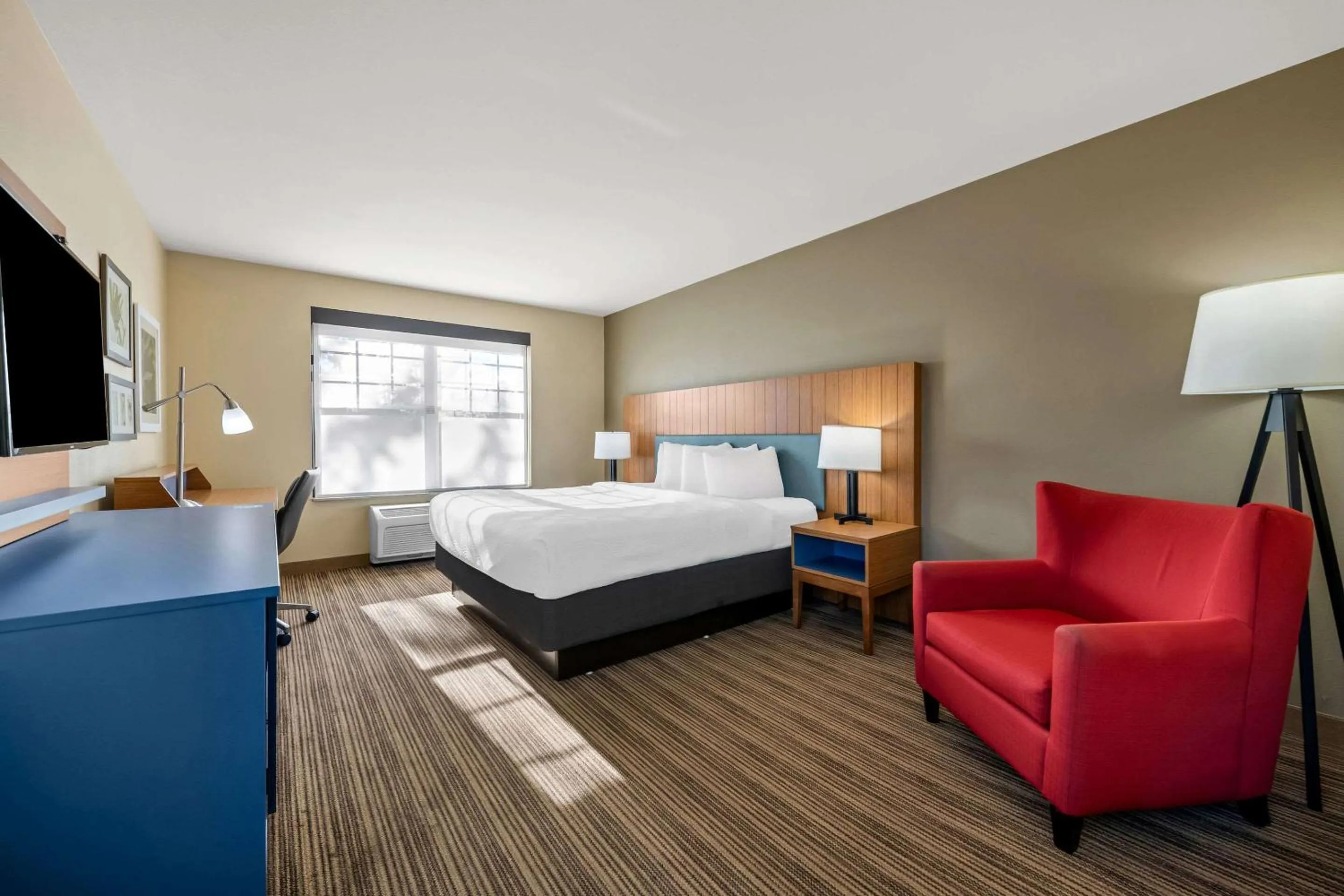 Bedroom, Bed in Country Inn & Suites by Radisson, Red Wing, MN