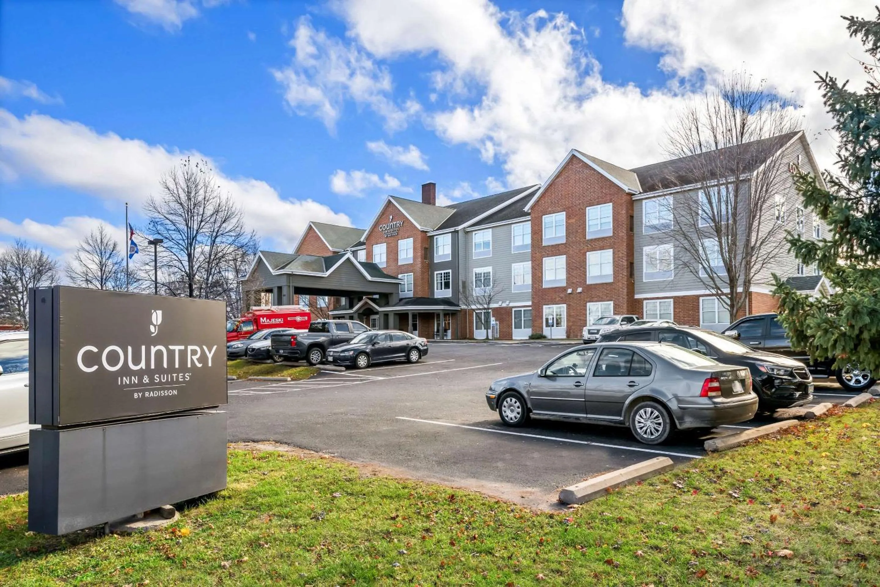 Property building in Country Inn & Suites by Radisson, Red Wing, MN