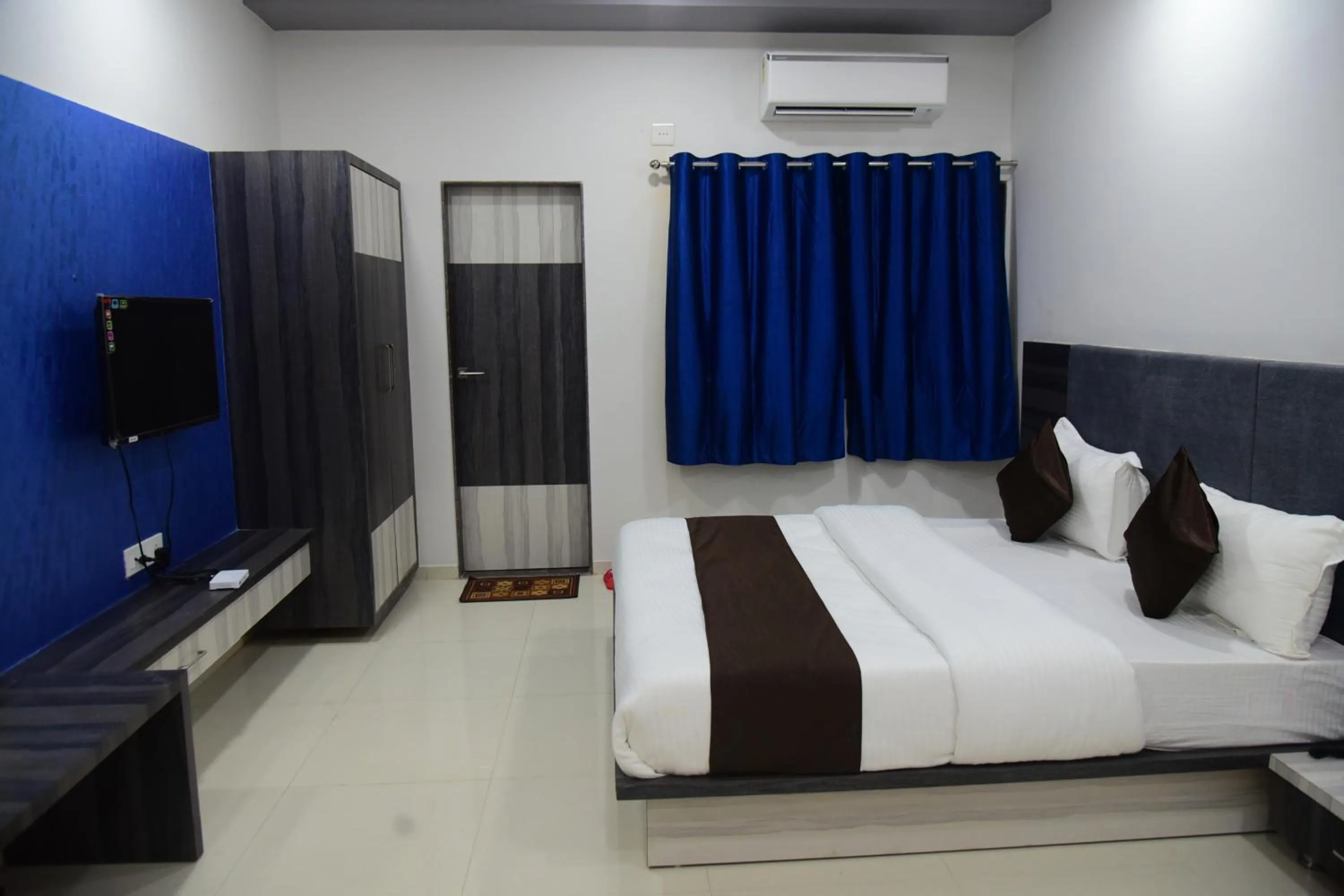 TV and multimedia, Bed in Hotel Savera Palace