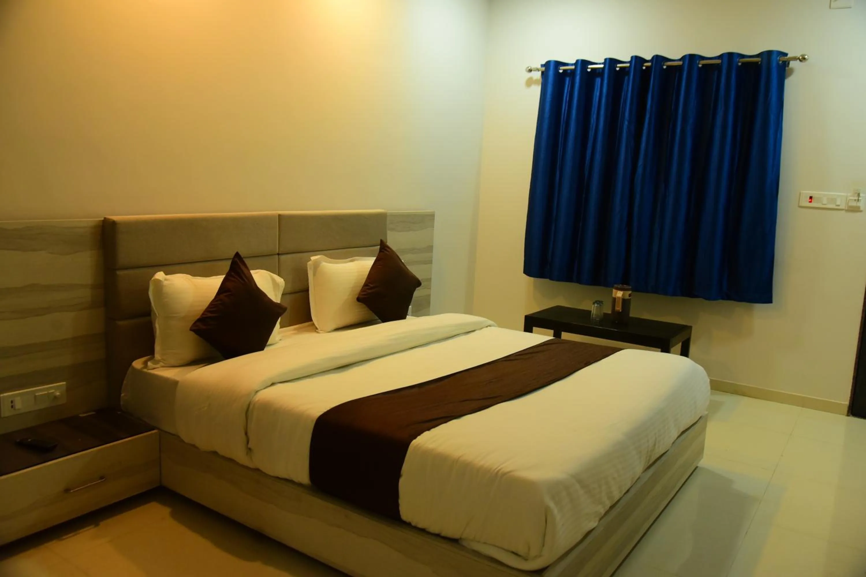 Photo of the whole room, Bed in Hotel Savera Palace