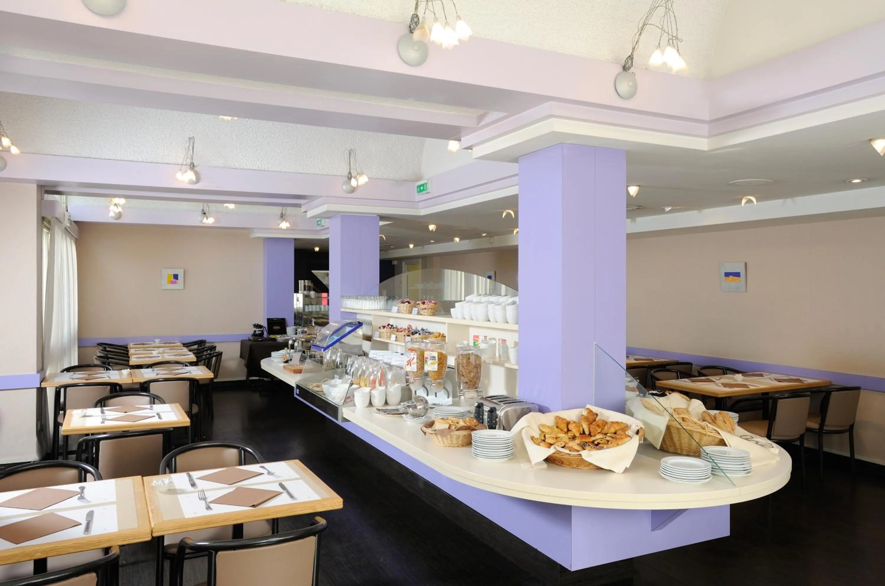 Restaurant/places to eat in Hotel des Congrès