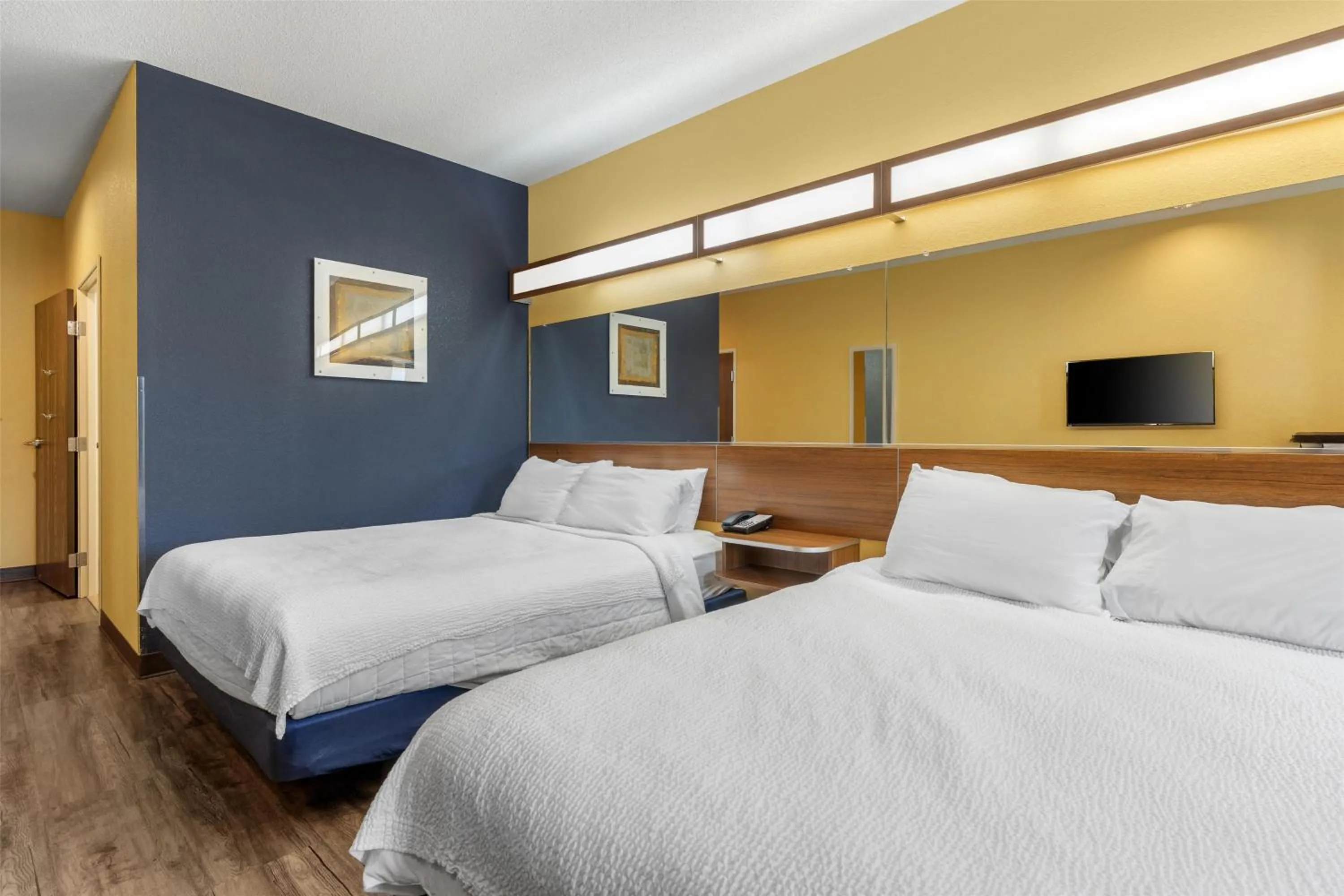 Bedroom, Bed in SureStay Plus Hotel by Best Western Keyser