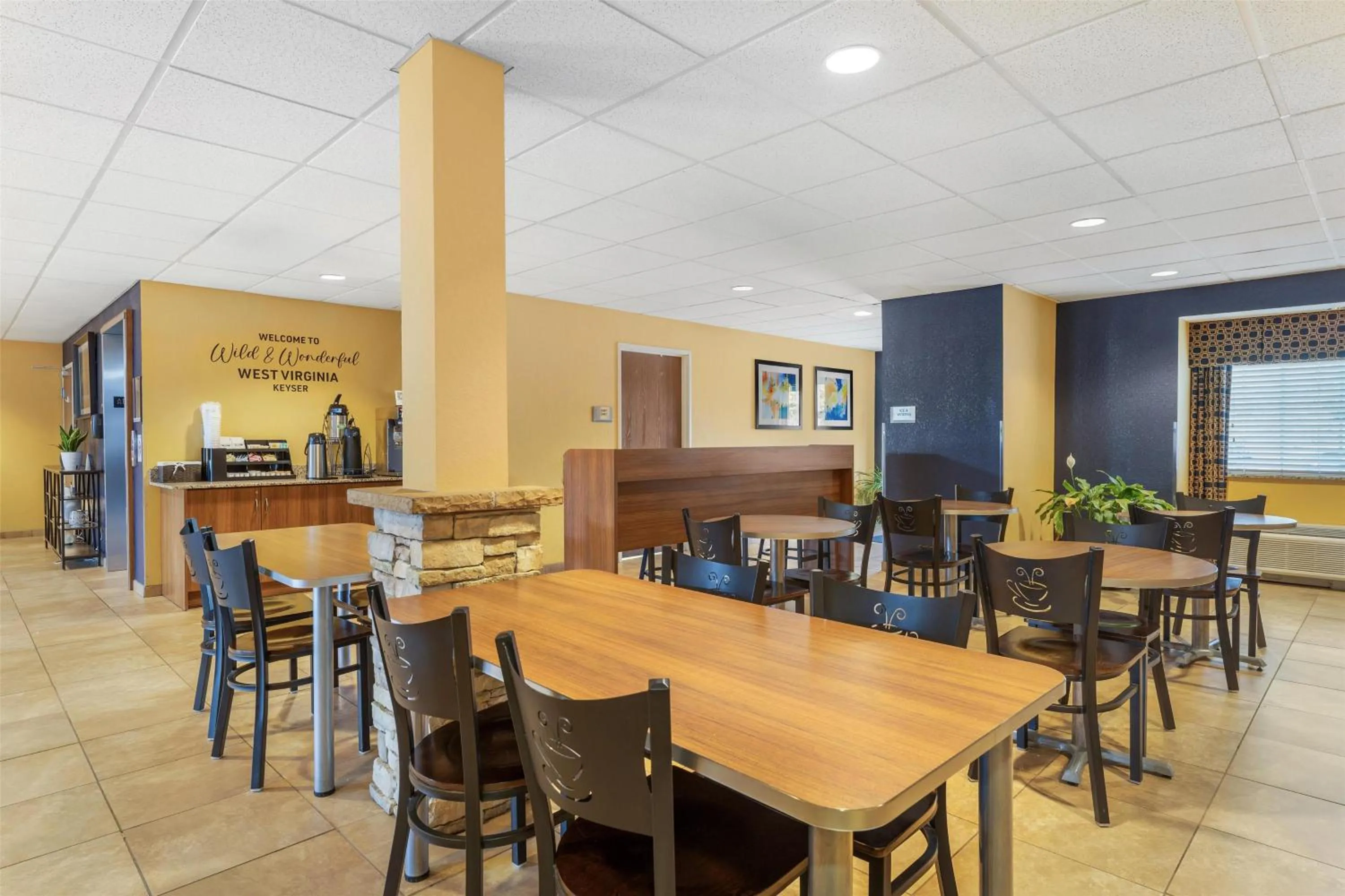 Restaurant/places to eat in SureStay Plus Hotel by Best Western Keyser