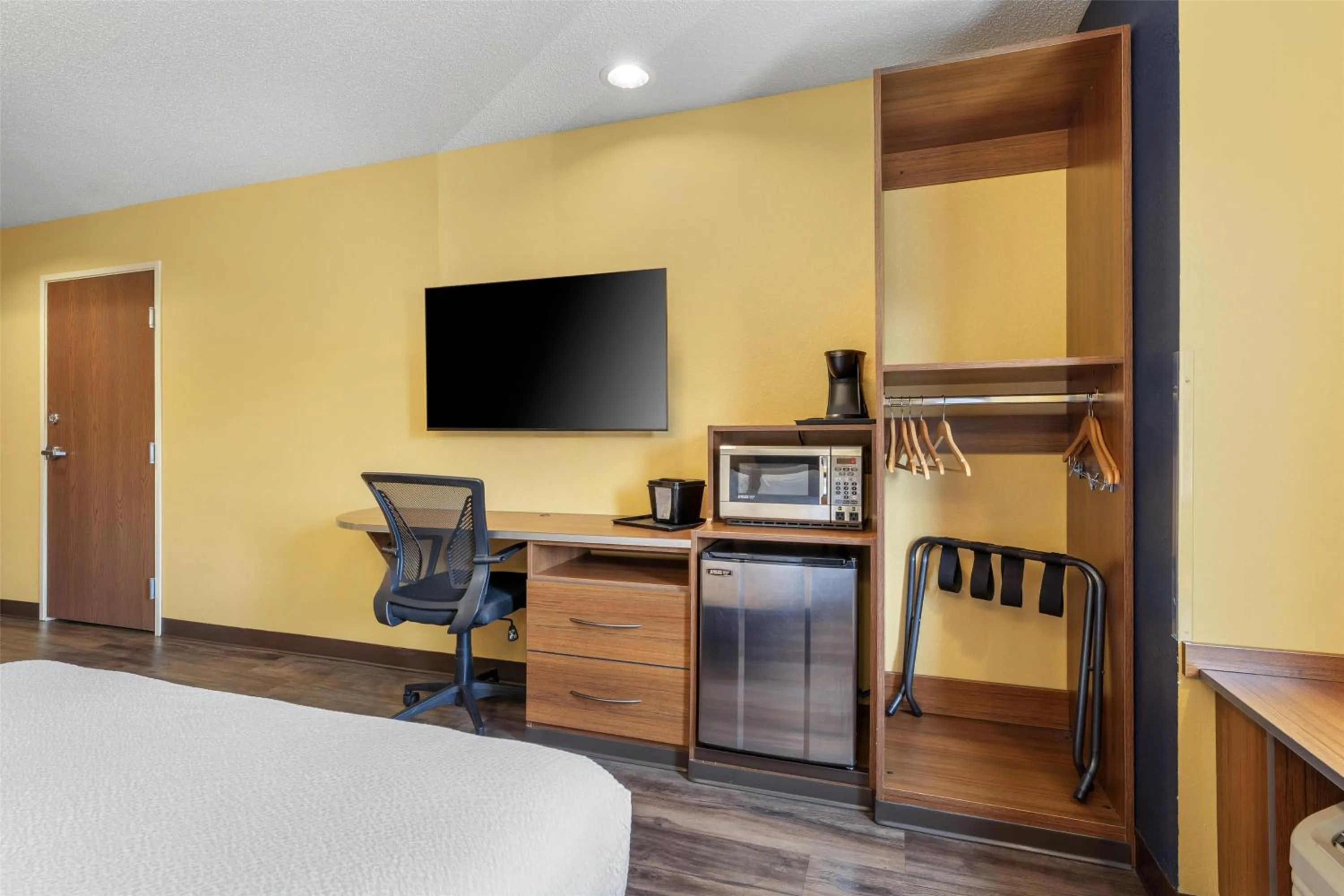 Bedroom, Bed in SureStay Plus Hotel by Best Western Keyser