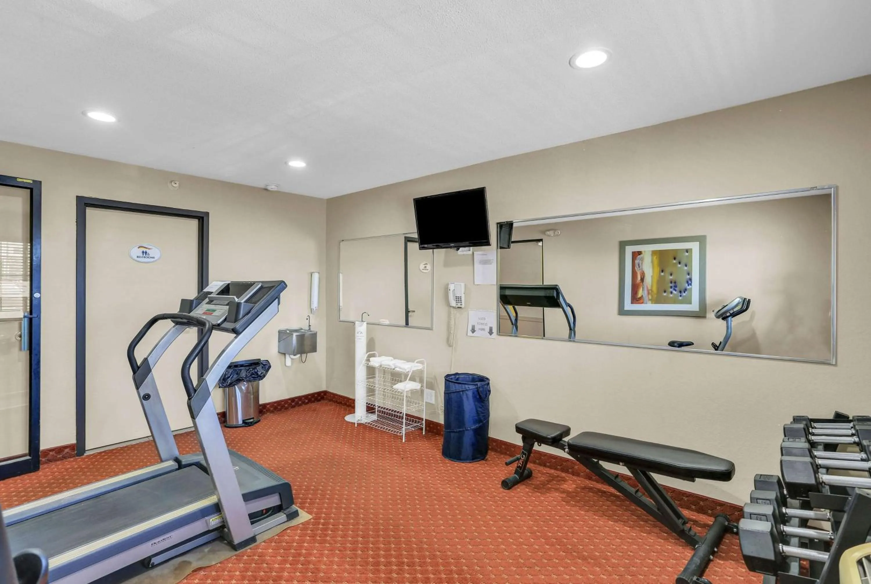 Fitness centre/facilities in Baymont by Wyndham Cedar Rapids