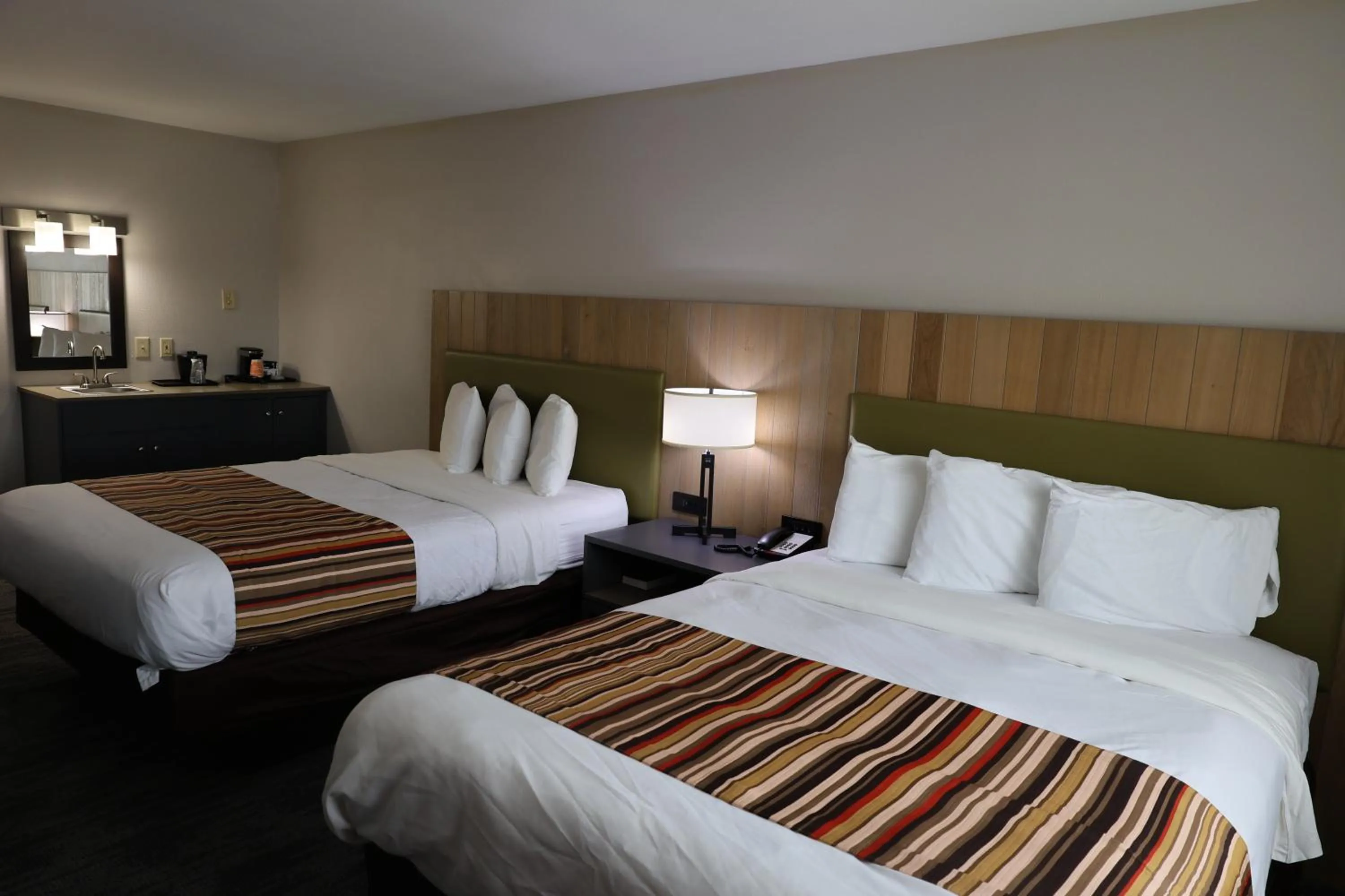 Bed in Country Inn & Suites by Radisson, Sparta, WI