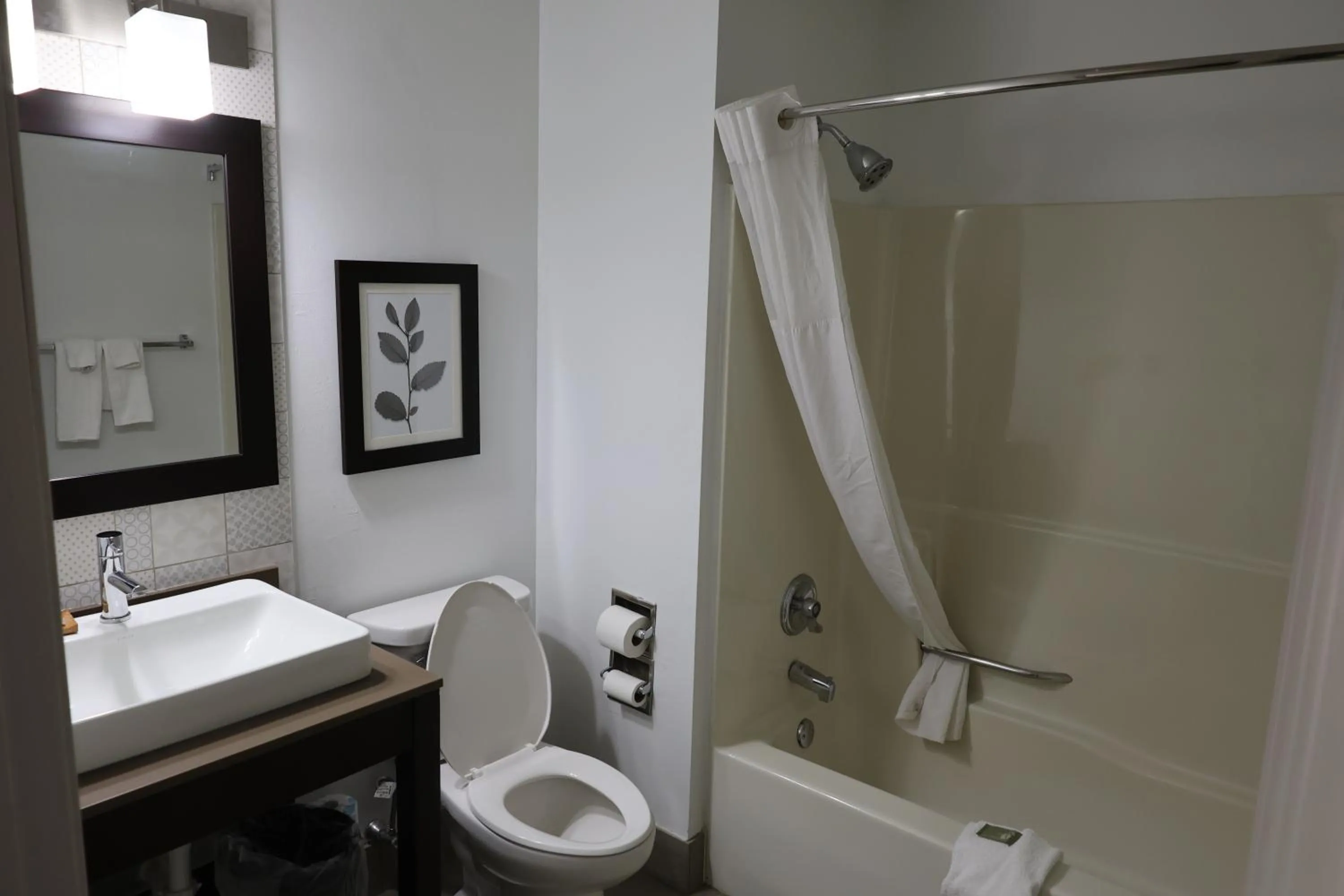 Shower in Country Inn & Suites by Radisson, Sparta, WI