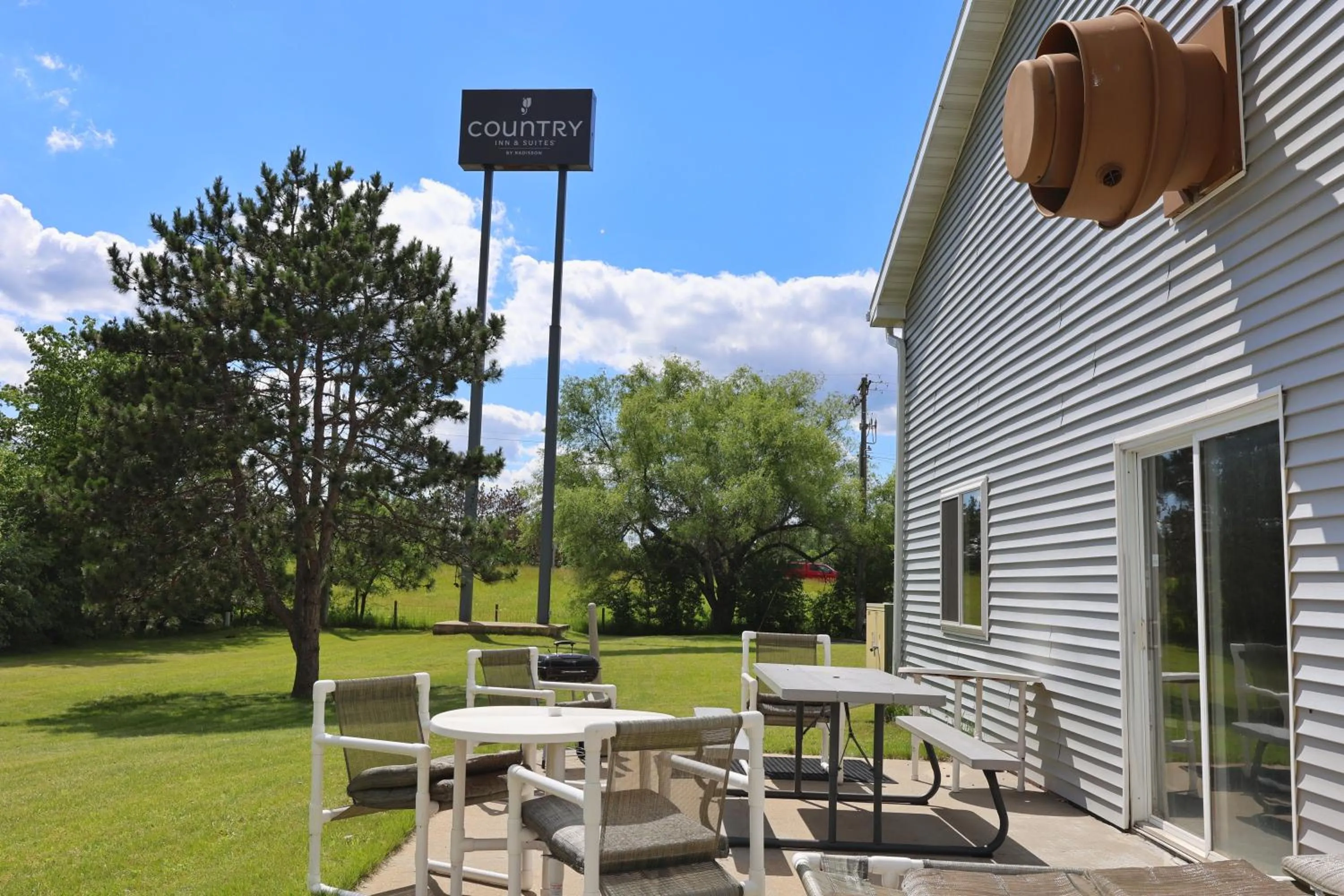 Property building in Country Inn & Suites by Radisson, Sparta, WI