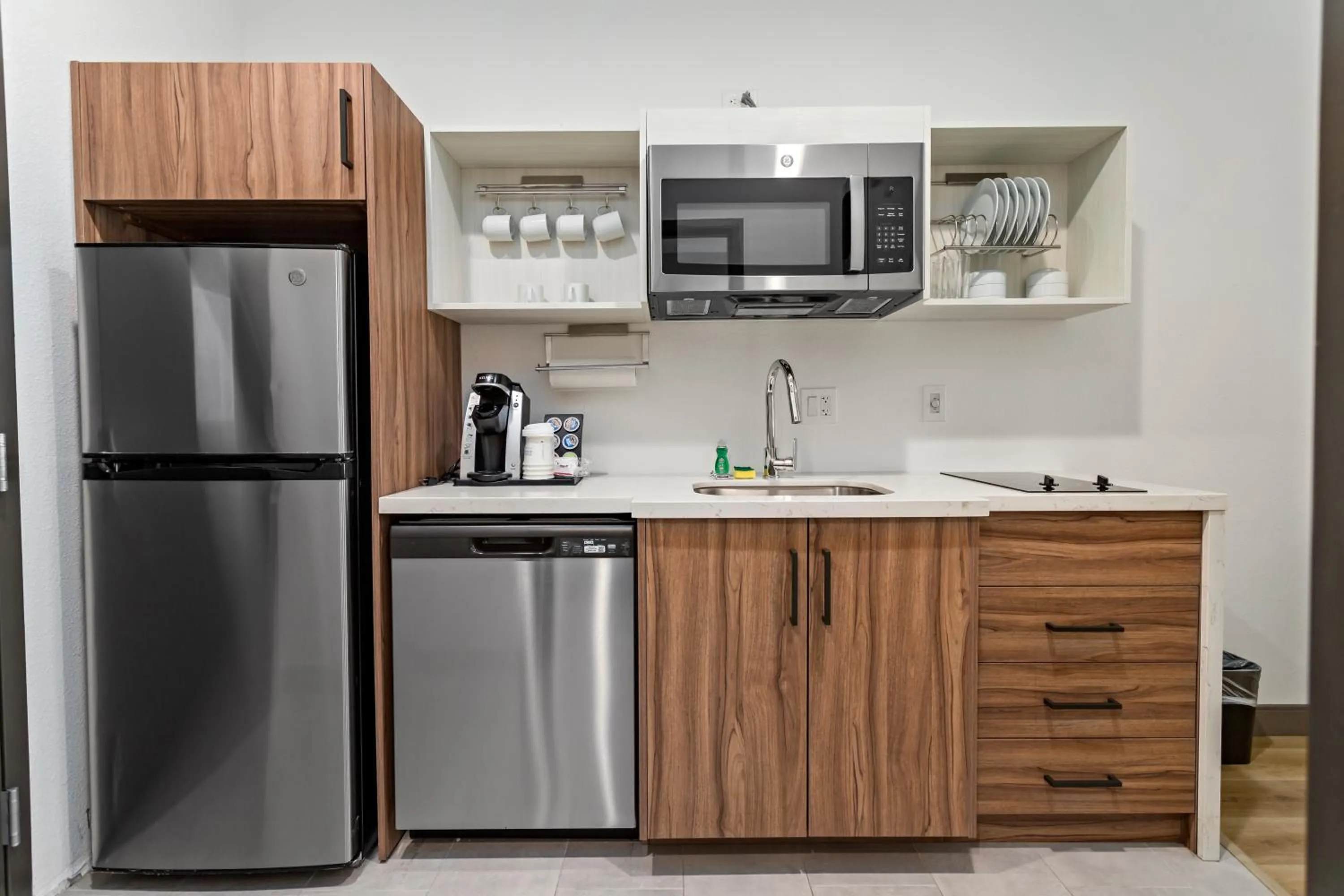 Kitchen or kitchenette in Hawthorn Extended Stay by Wyndham Port Arthur