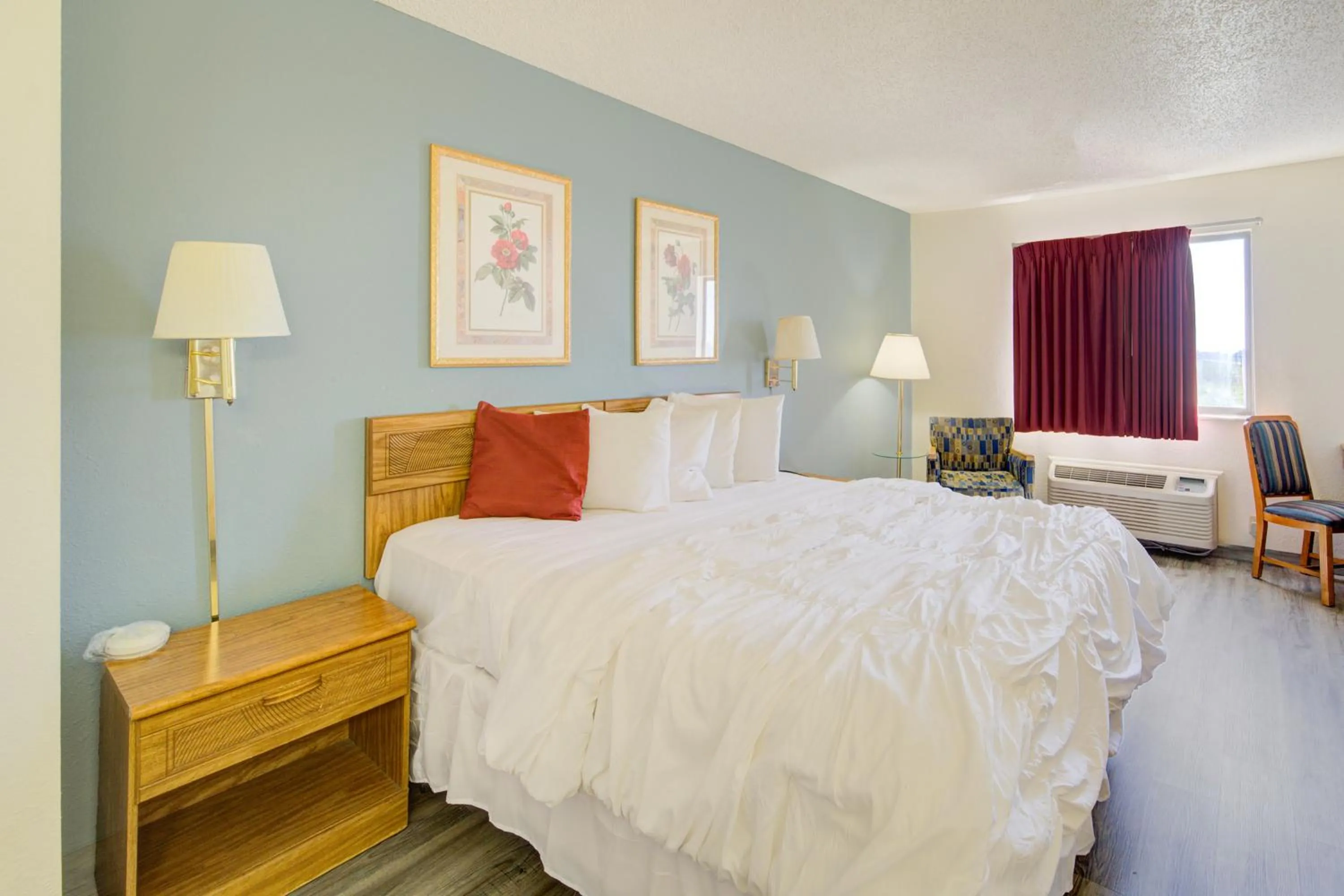 Bedroom, Bed in Capital O Amerihost Inn and Suites Mexico Hwy 54 MO