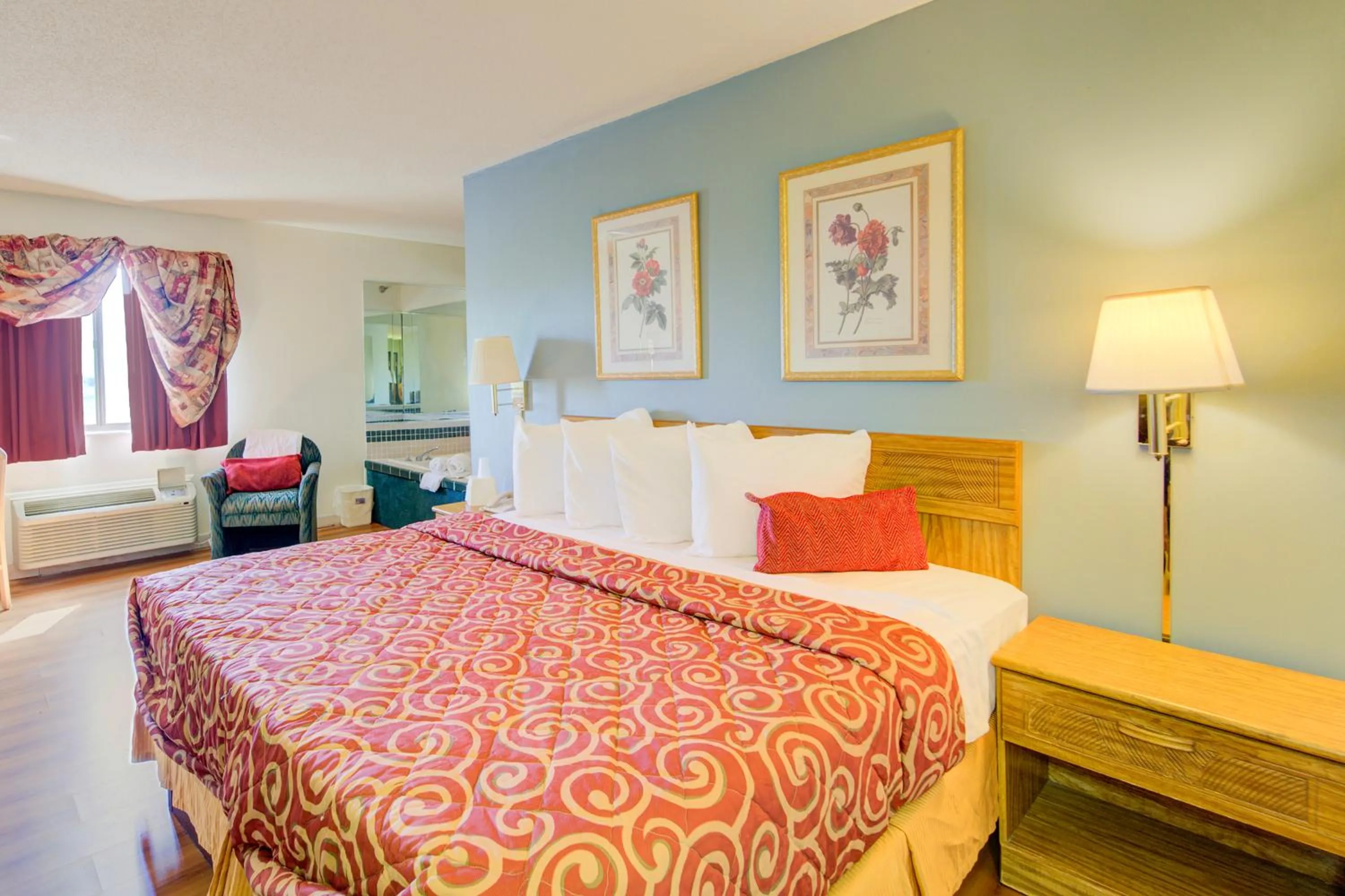 Bedroom, Bed in Capital O Amerihost Inn and Suites Mexico Hwy 54 MO