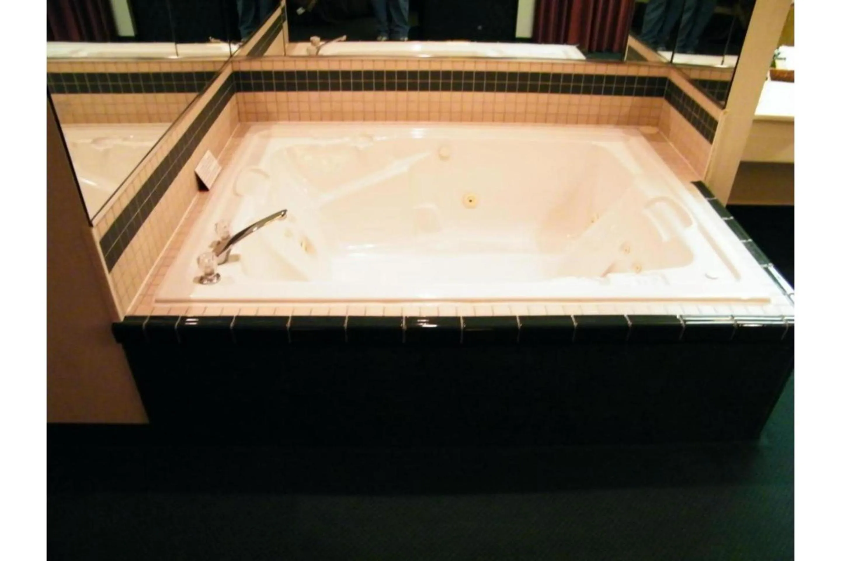 Hot Tub in Capital O Amerihost Inn and Suites Mexico Hwy 54 MO