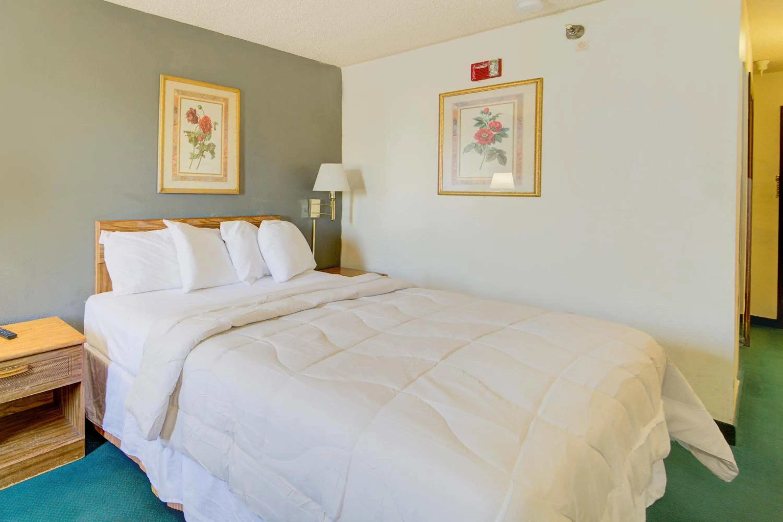 Bedroom, Bed in Capital O Amerihost Inn and Suites Mexico Hwy 54 MO