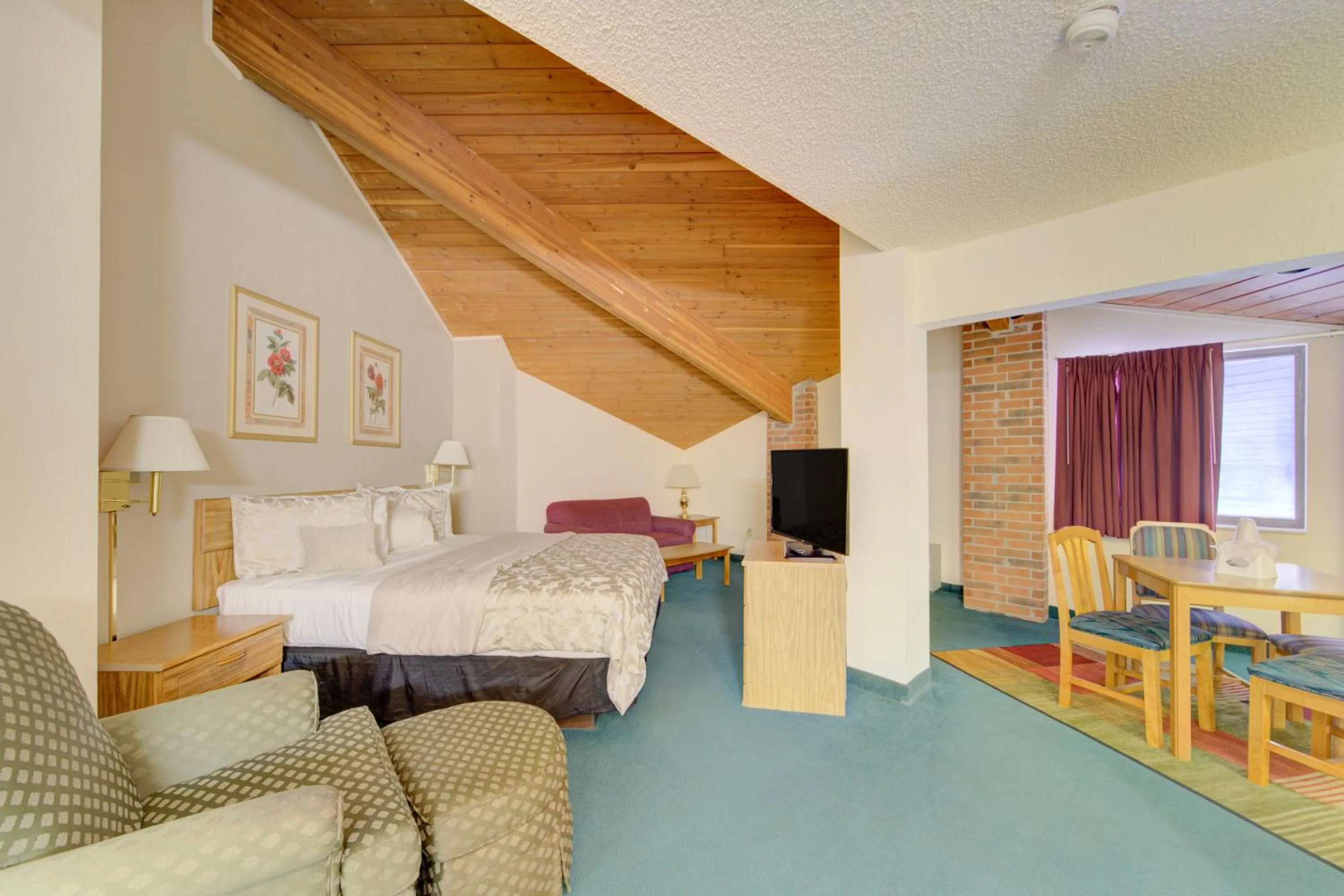 Bedroom, Bed in Capital O Amerihost Inn and Suites Mexico Hwy 54 MO