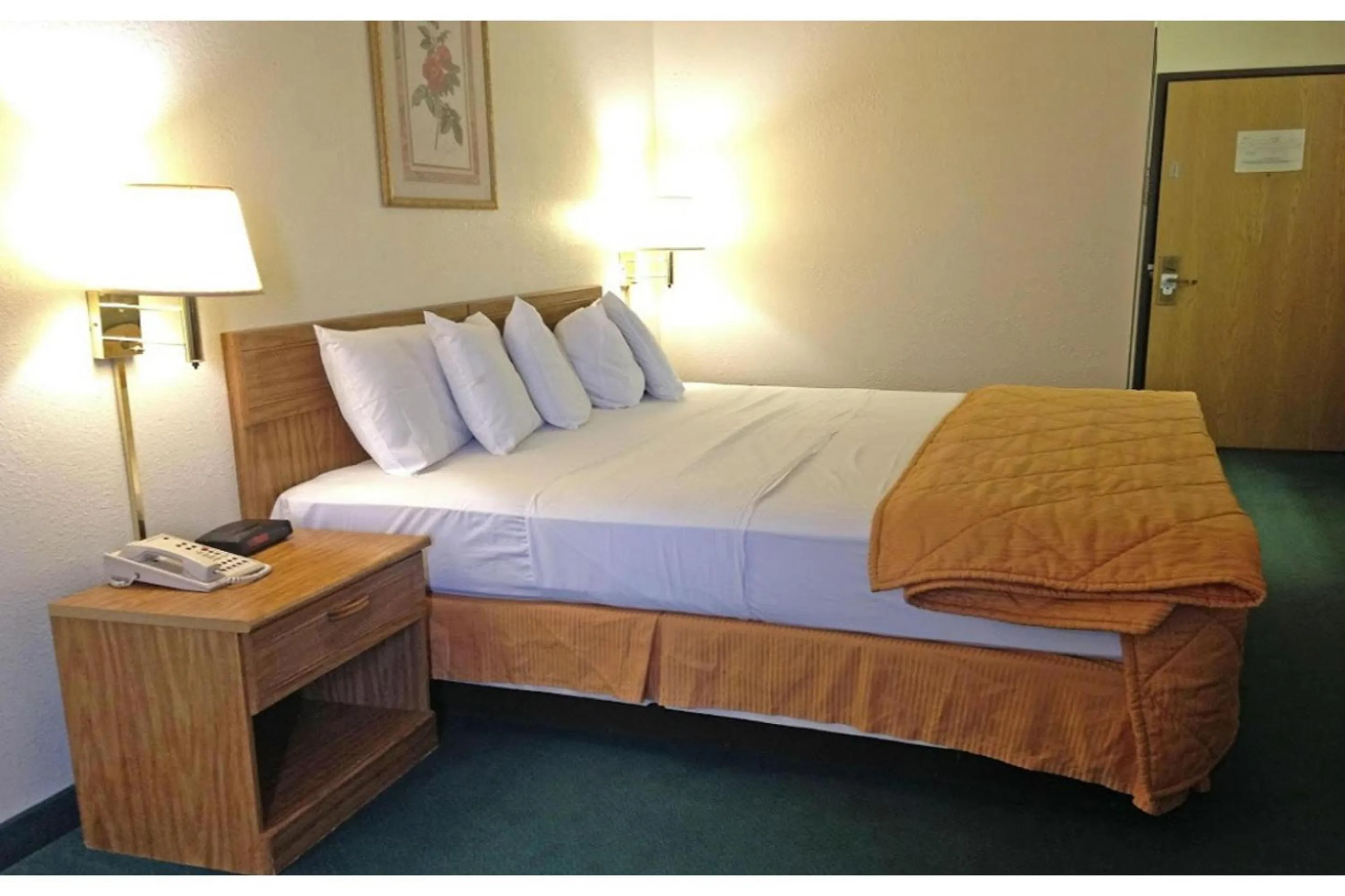 Bedroom, Bed in Capital O Amerihost Inn and Suites Mexico Hwy 54 MO