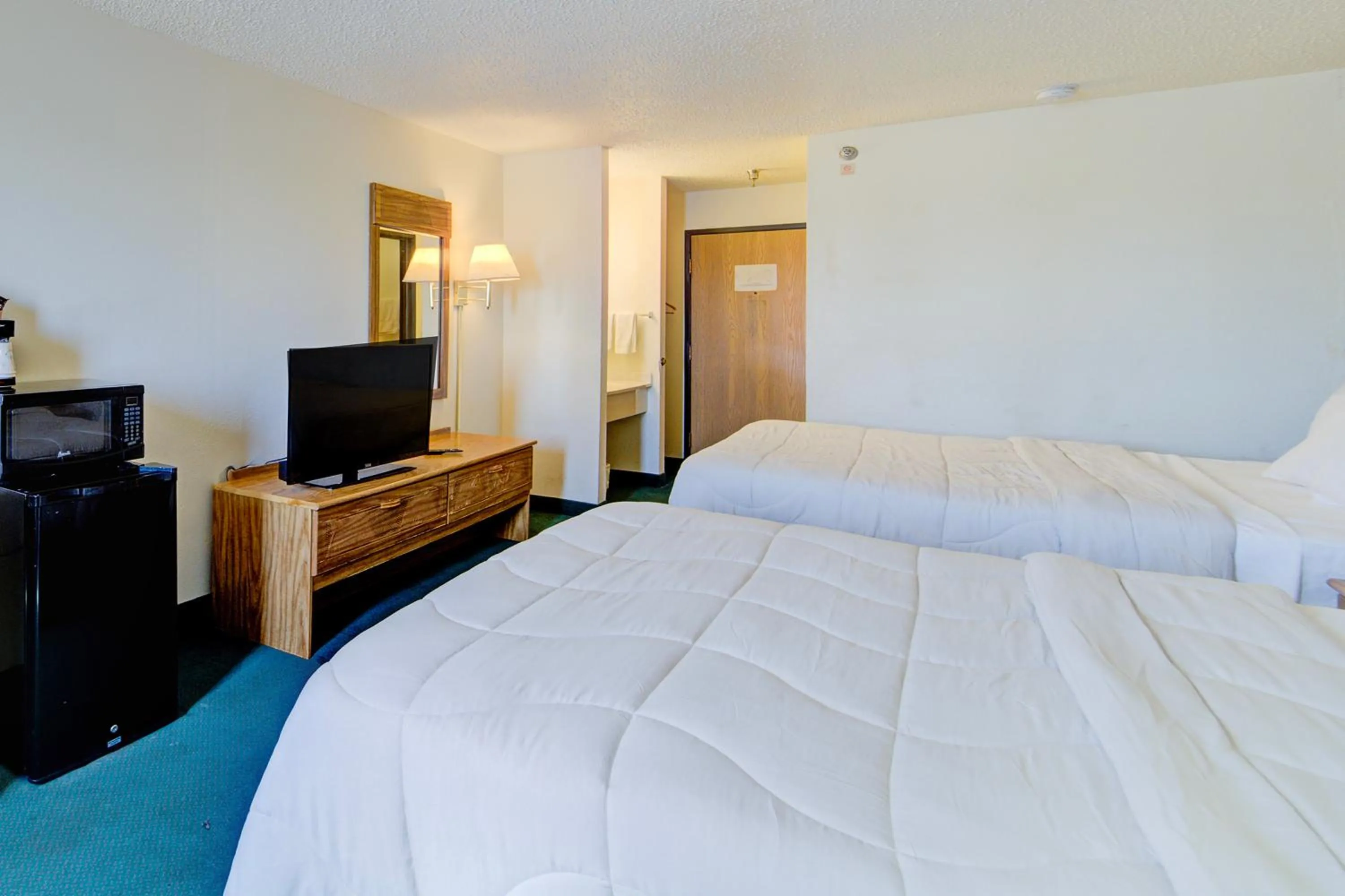 Bedroom, Bed in Capital O Amerihost Inn and Suites Mexico Hwy 54 MO