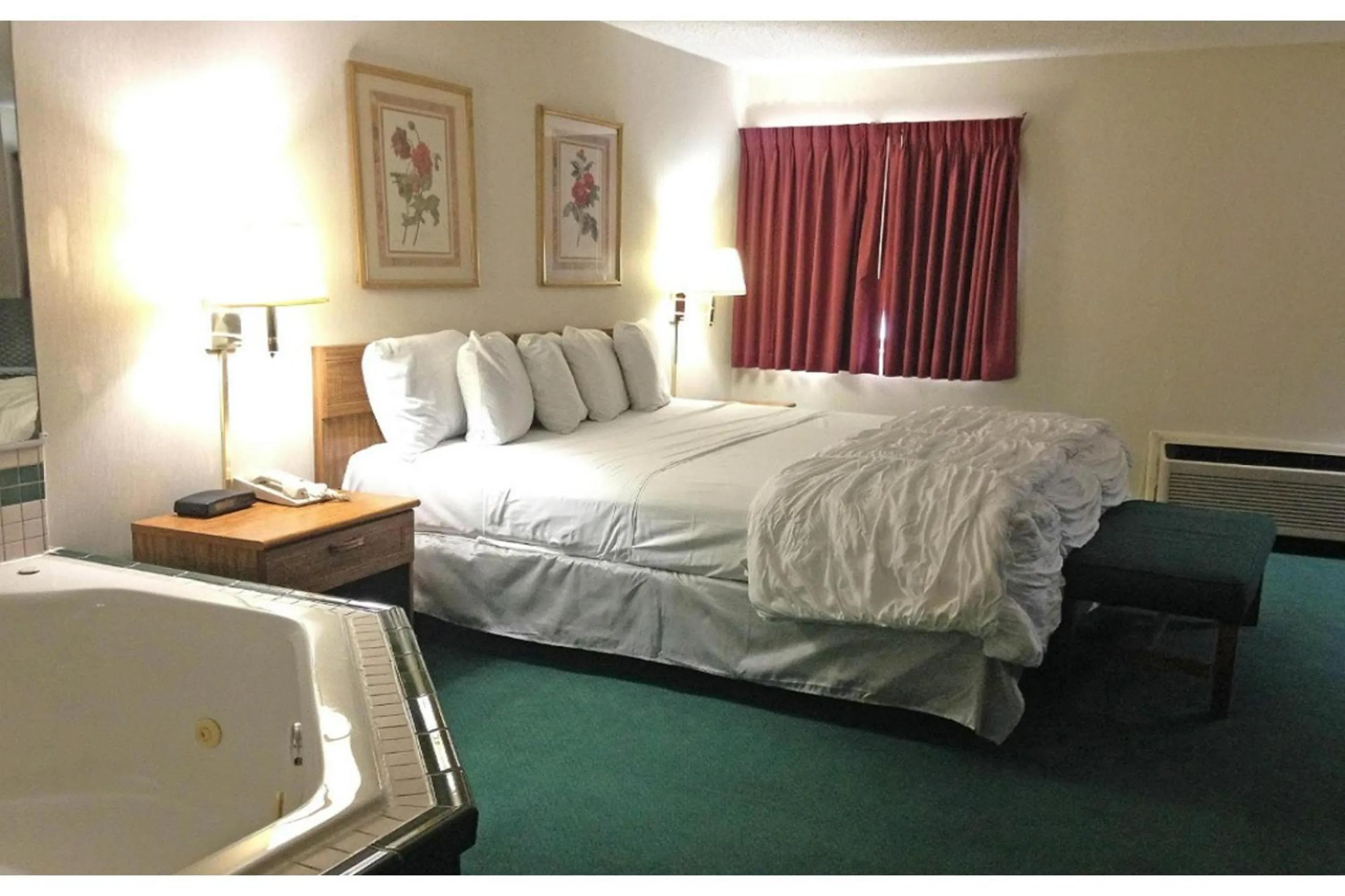 Bedroom, Bed in Capital O Amerihost Inn and Suites Mexico Hwy 54 MO