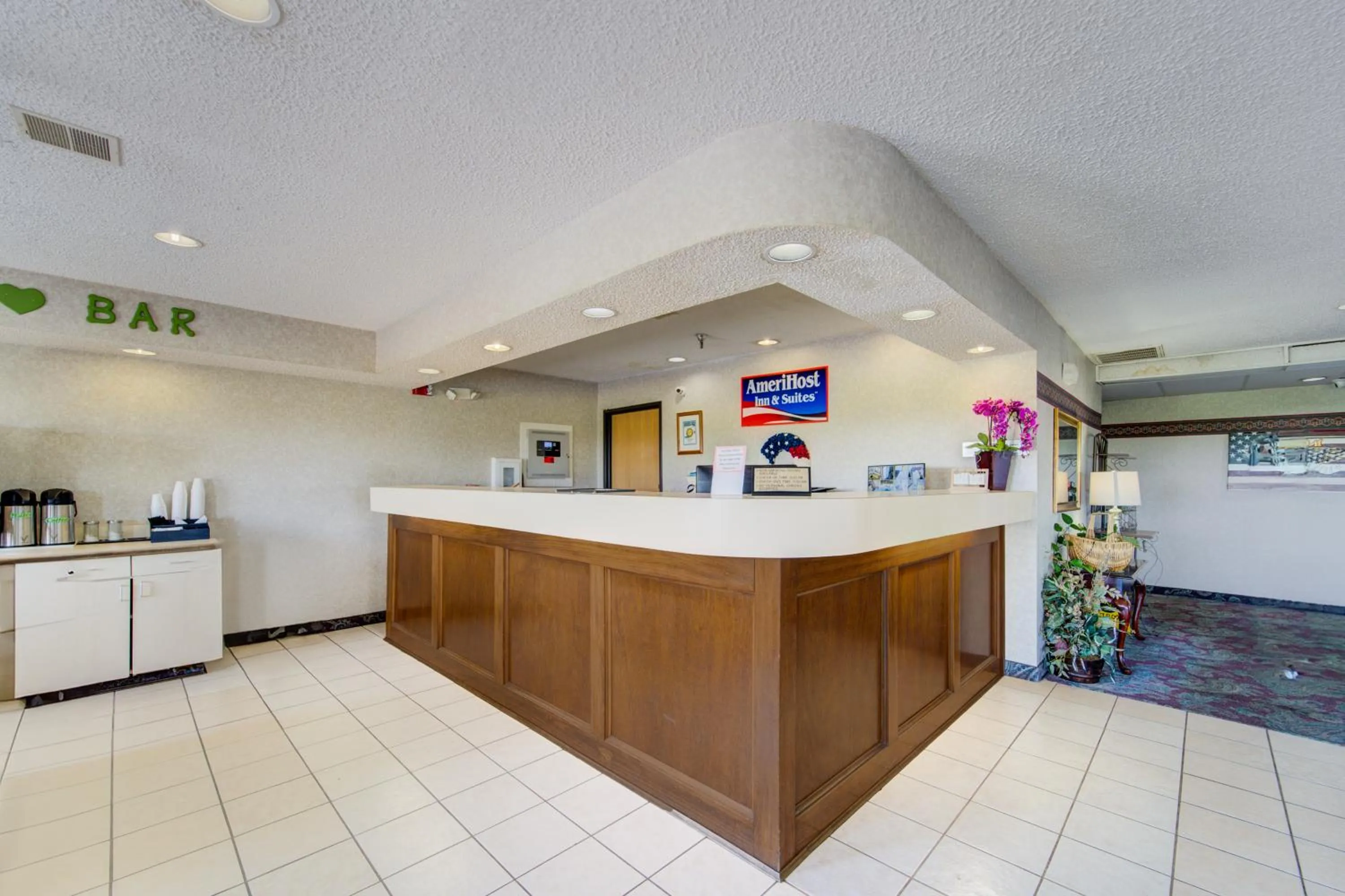 Lobby or reception in Capital O Amerihost Inn and Suites Mexico Hwy 54 MO