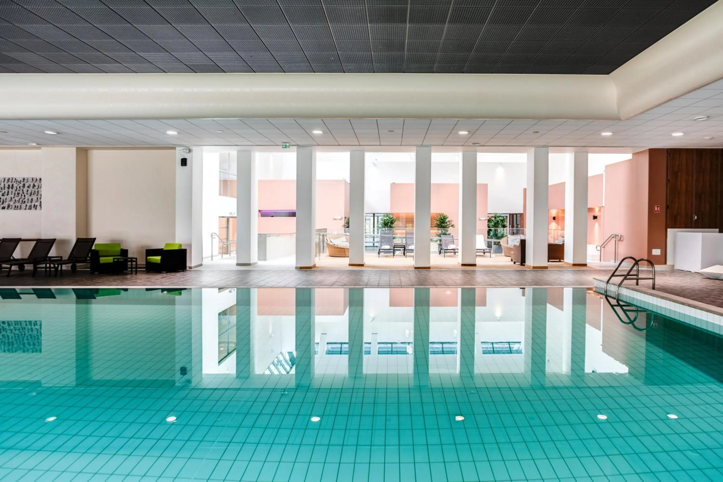 Spa and wellness centre/facilities in Hôtel Lyon Métropole & Spa